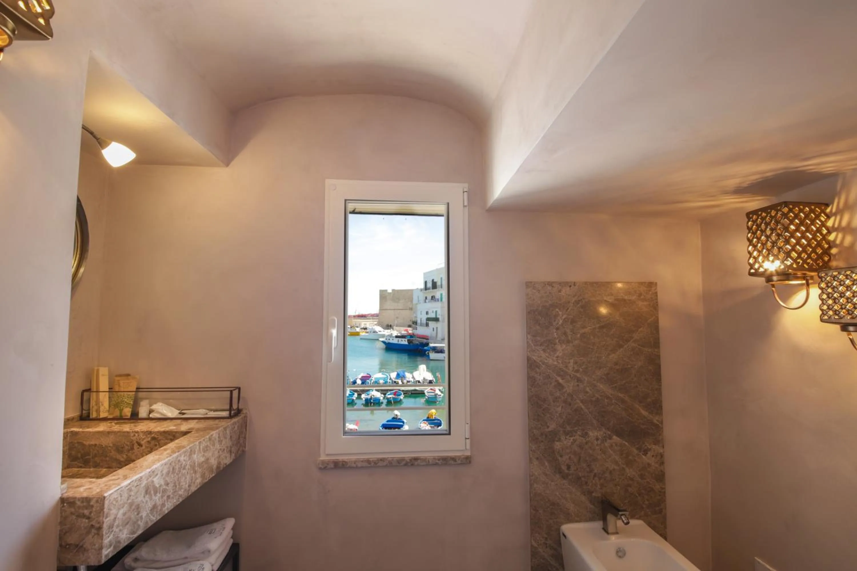 AL CONSOLE LUXURY SUITE