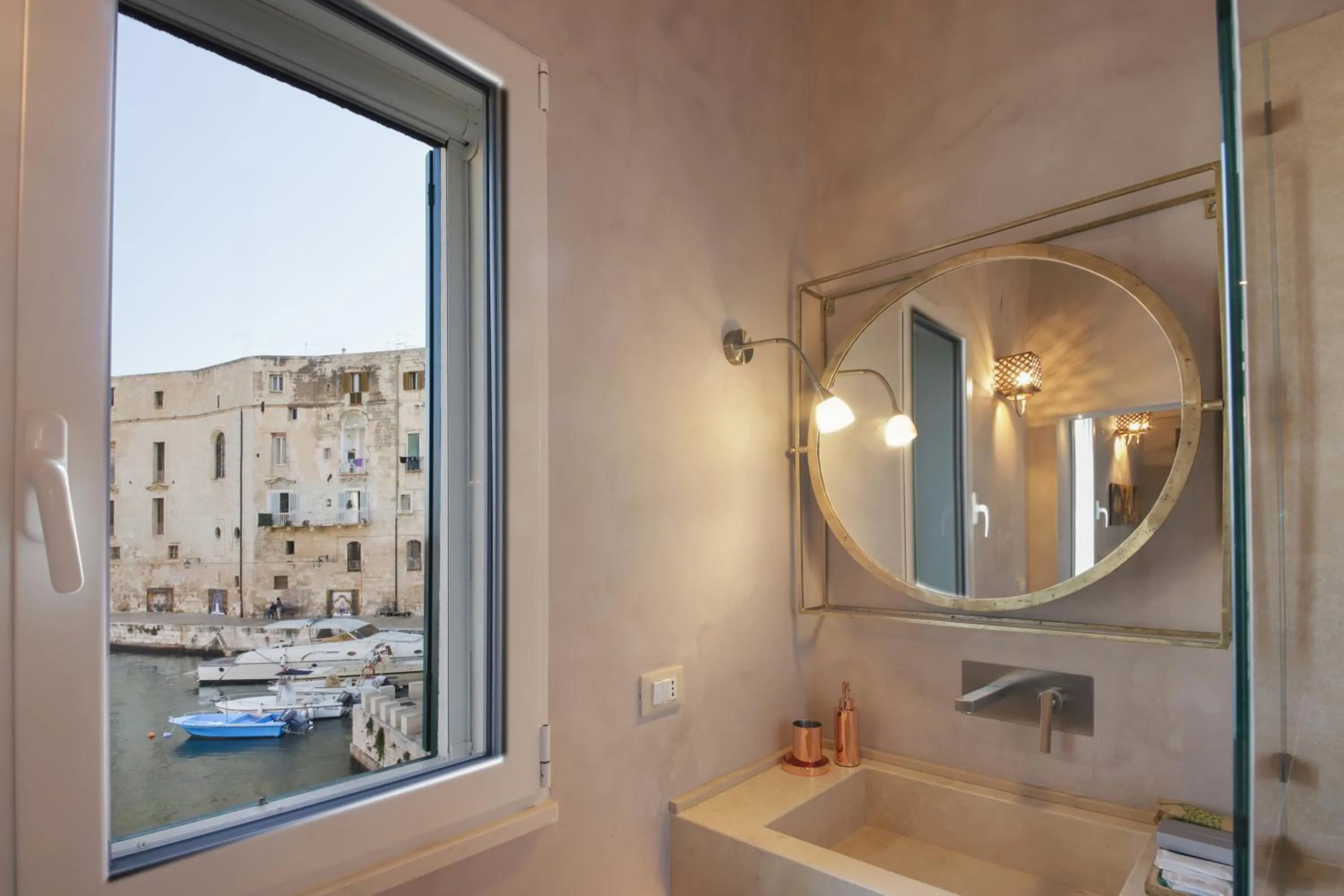 AL CONSOLE LUXURY SUITE