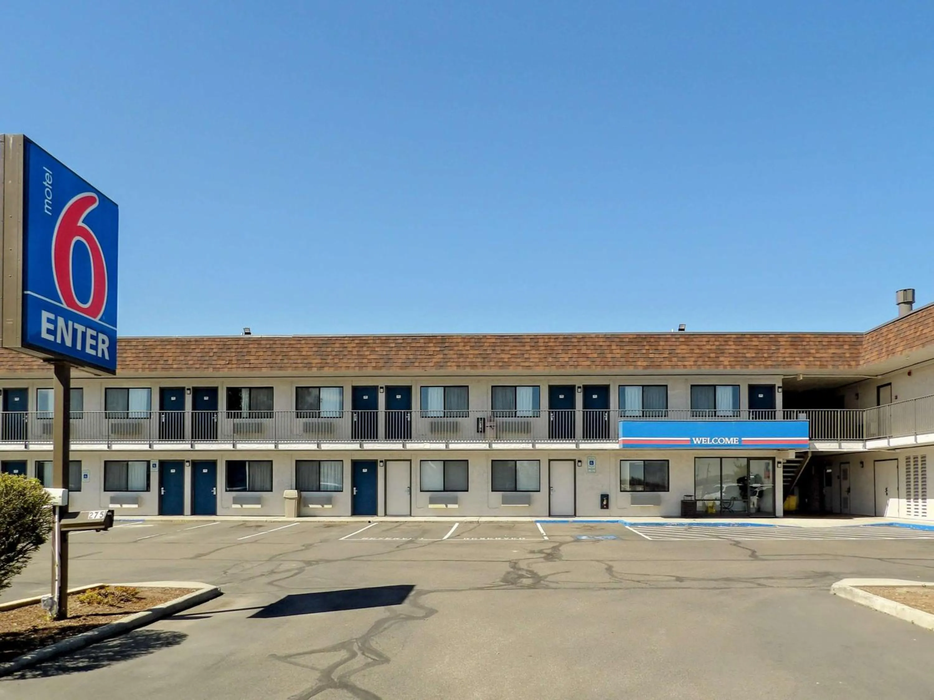 Property building in Motel 6 Ontario, OR