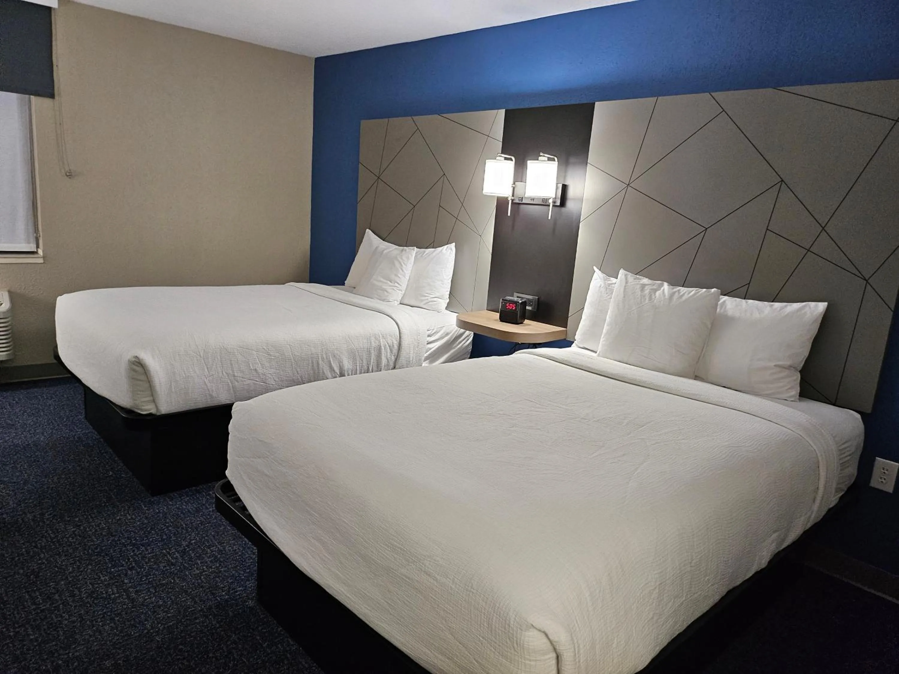 Bed in Baymont by Wyndham Davenport