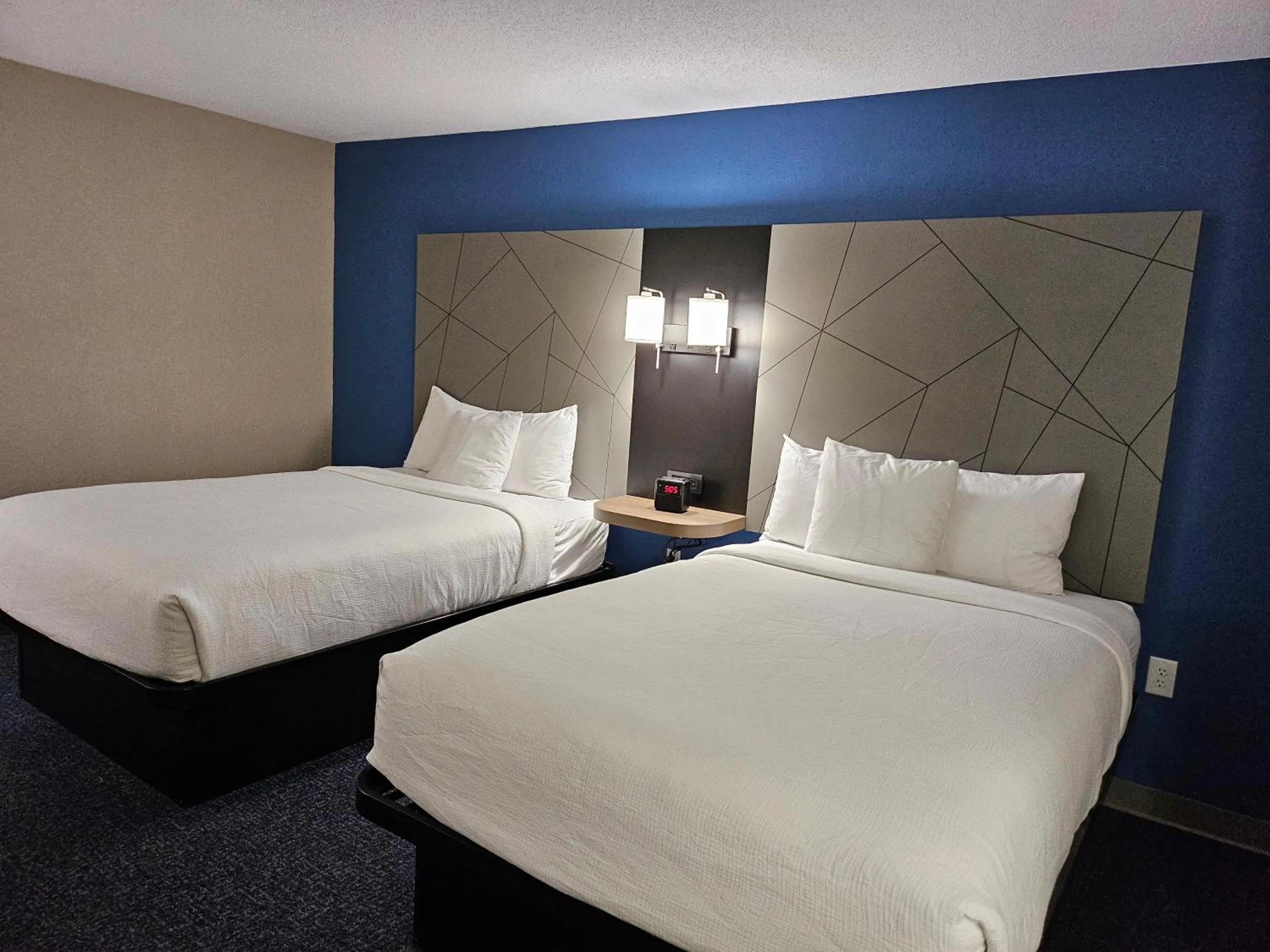 Bed in Baymont by Wyndham Davenport