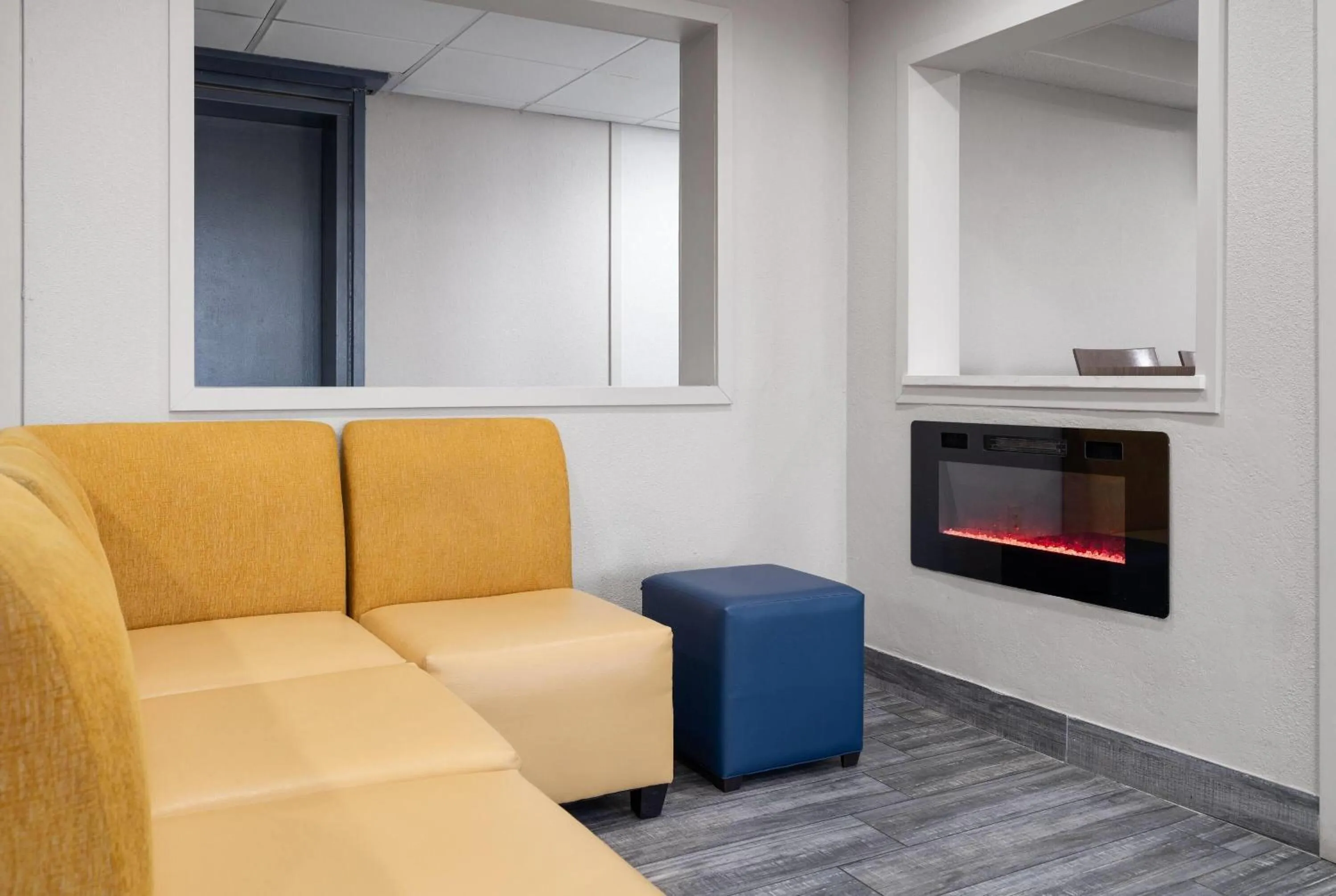 Lobby or reception in Baymont by Wyndham Davenport