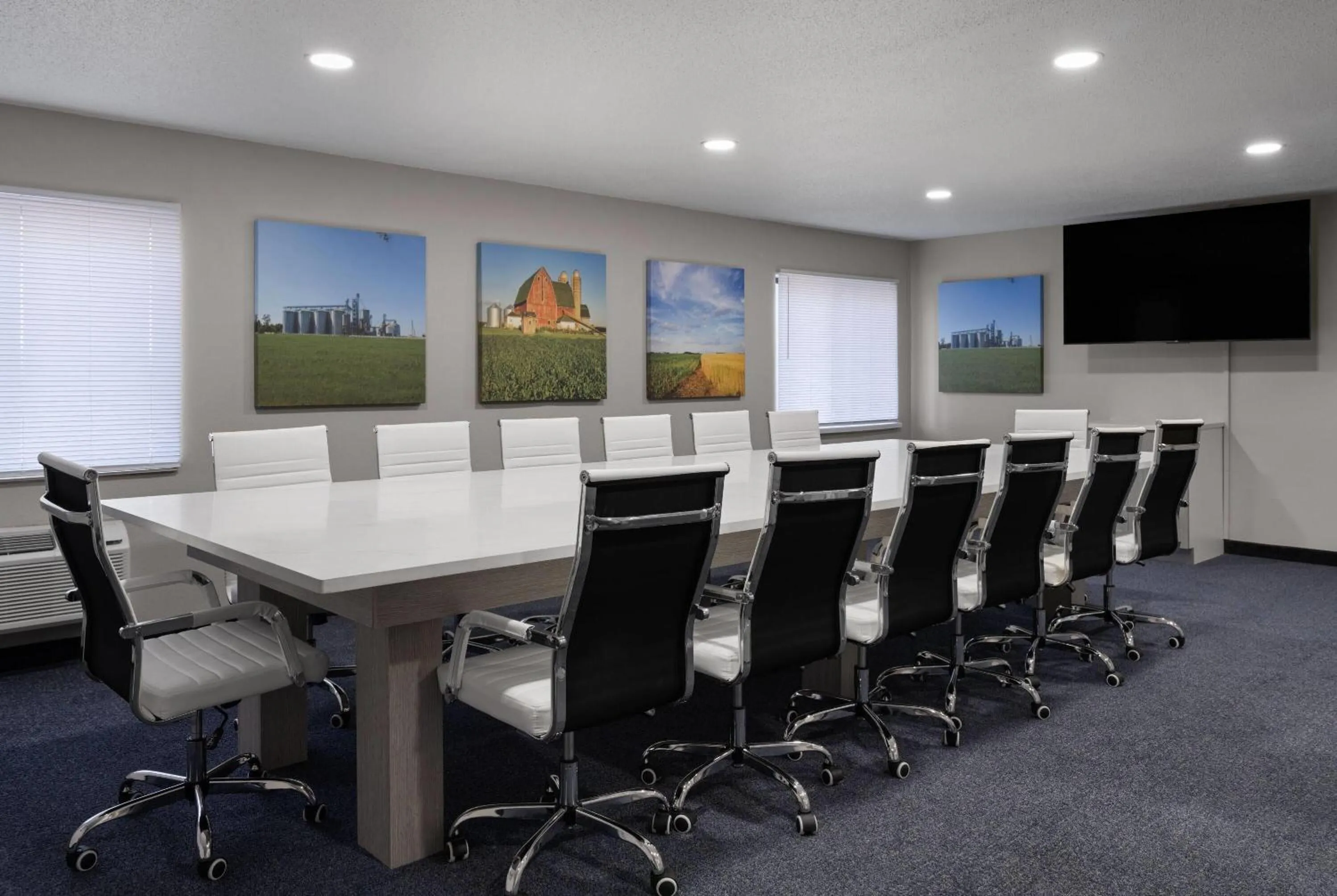 Meeting/conference room in Baymont by Wyndham Davenport