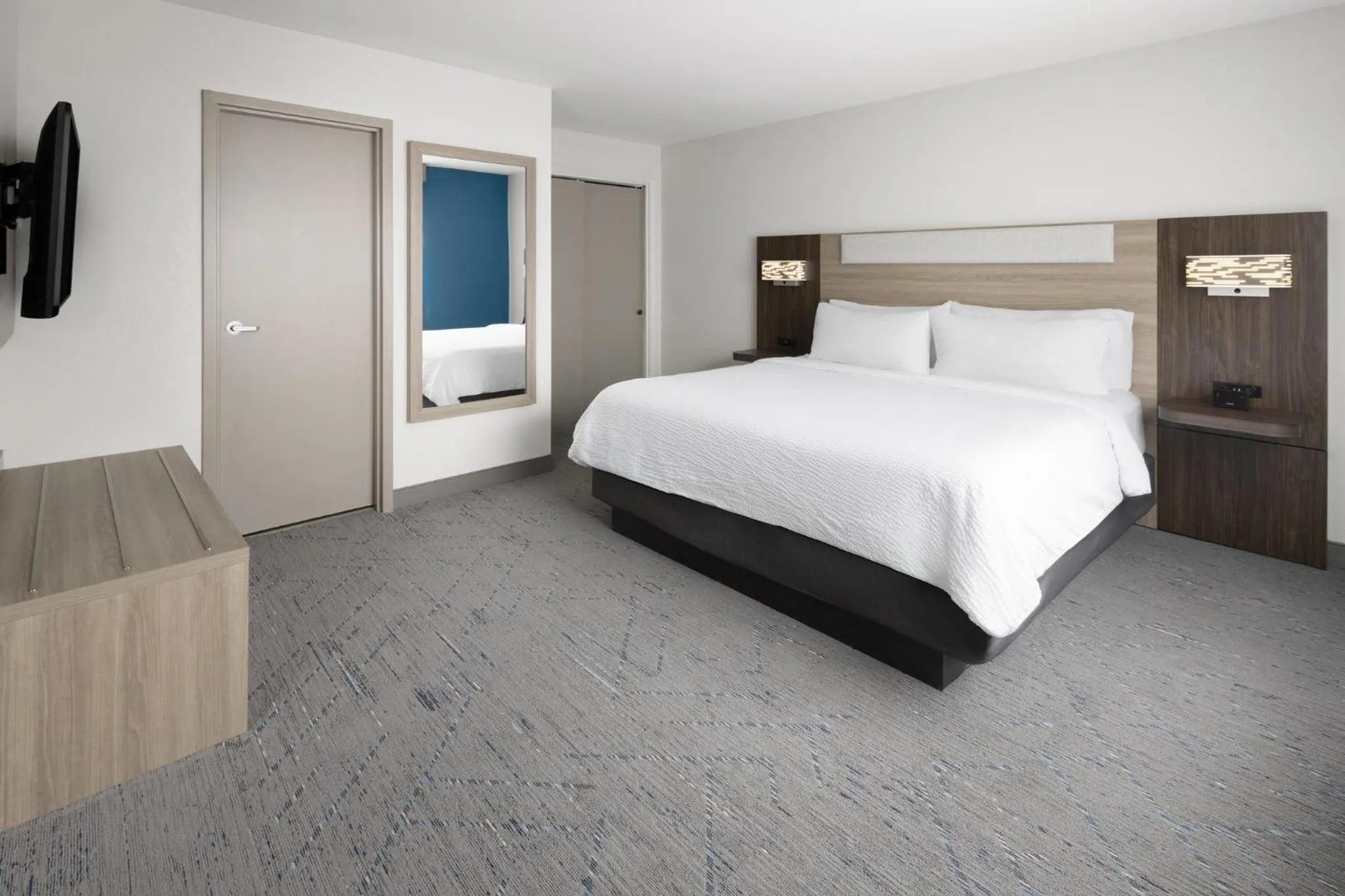Bedroom, Bed in Holiday Inn Express & Suites Wyomissing by IHG