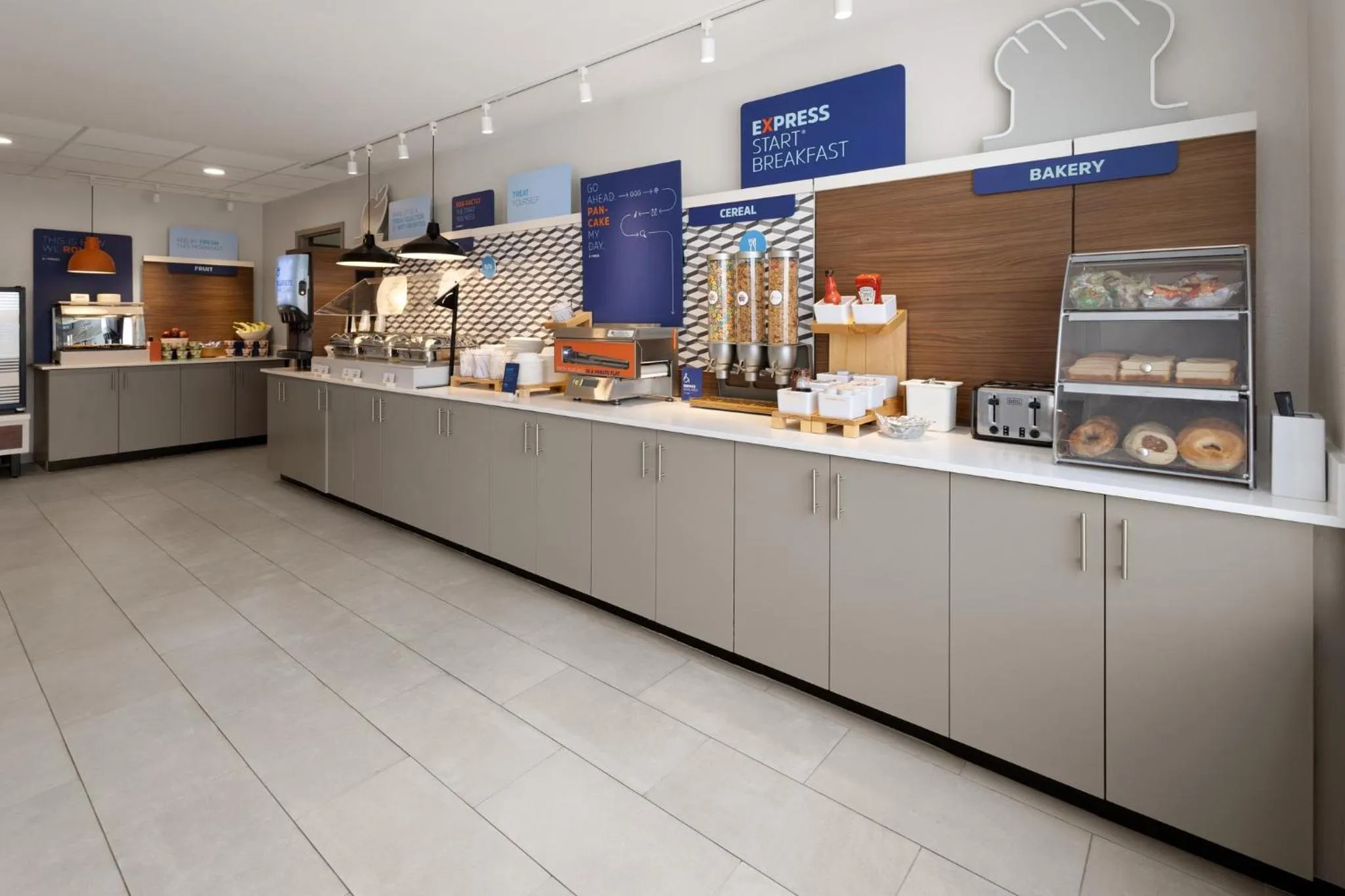 Breakfast in Holiday Inn Express & Suites Wyomissing by IHG