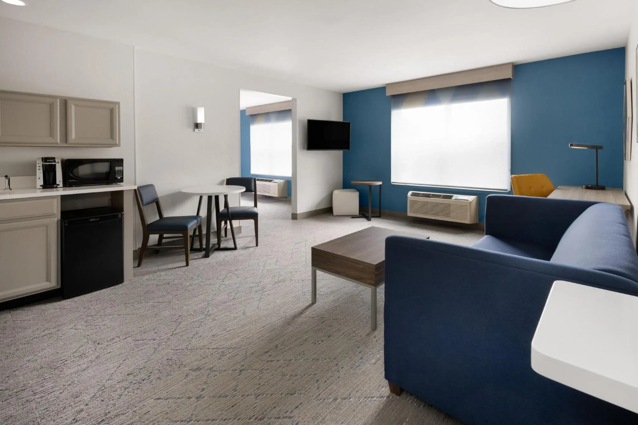 Bedroom in Holiday Inn Express & Suites Wyomissing by IHG