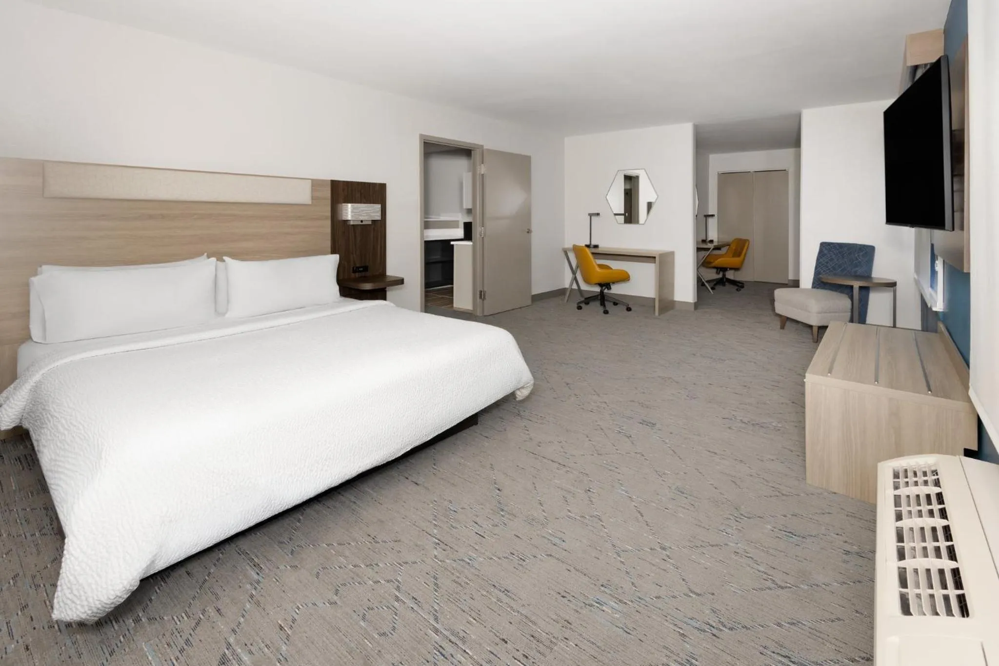 Bedroom, Bed in Holiday Inn Express & Suites Wyomissing by IHG