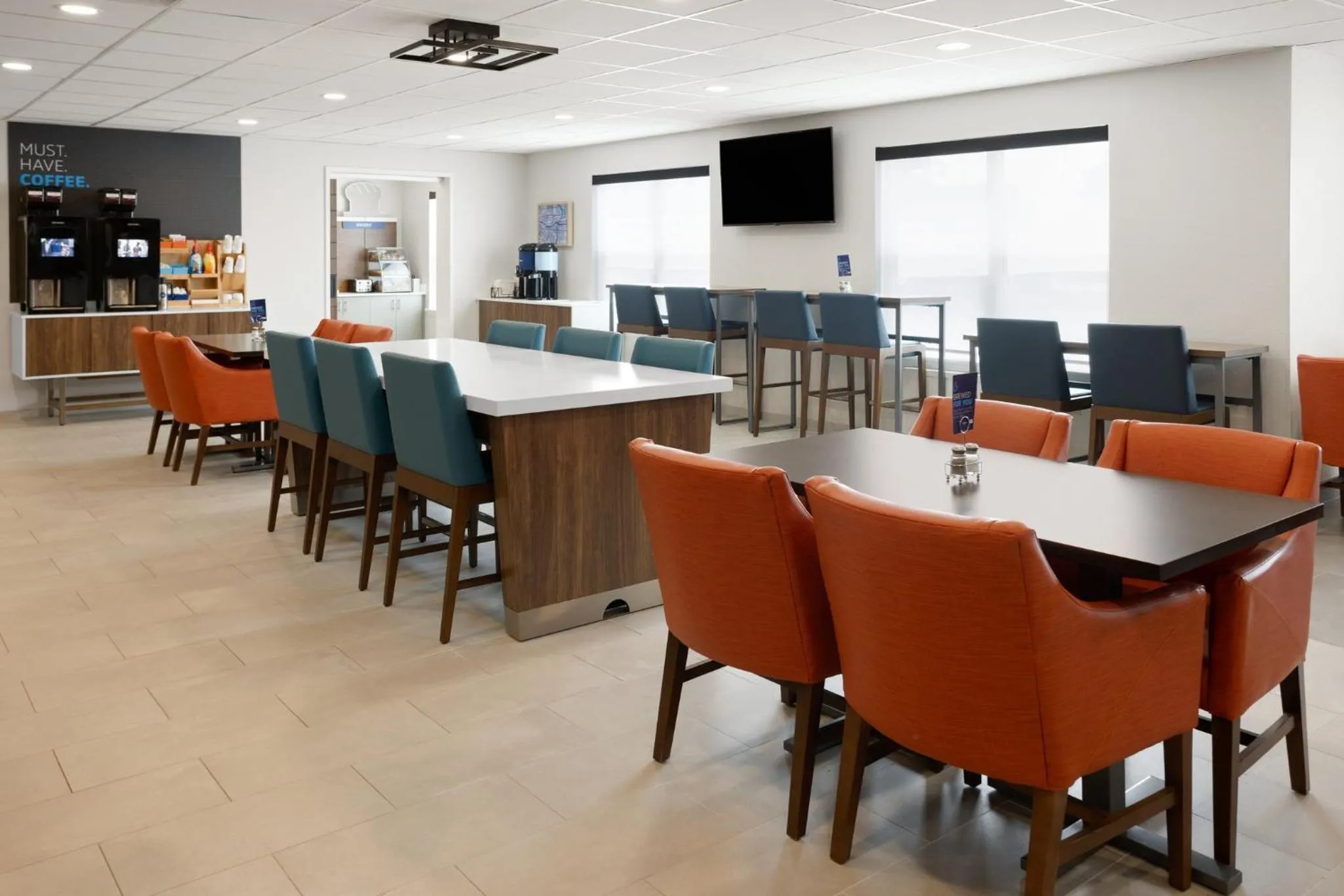 Breakfast in Holiday Inn Express & Suites Wyomissing by IHG