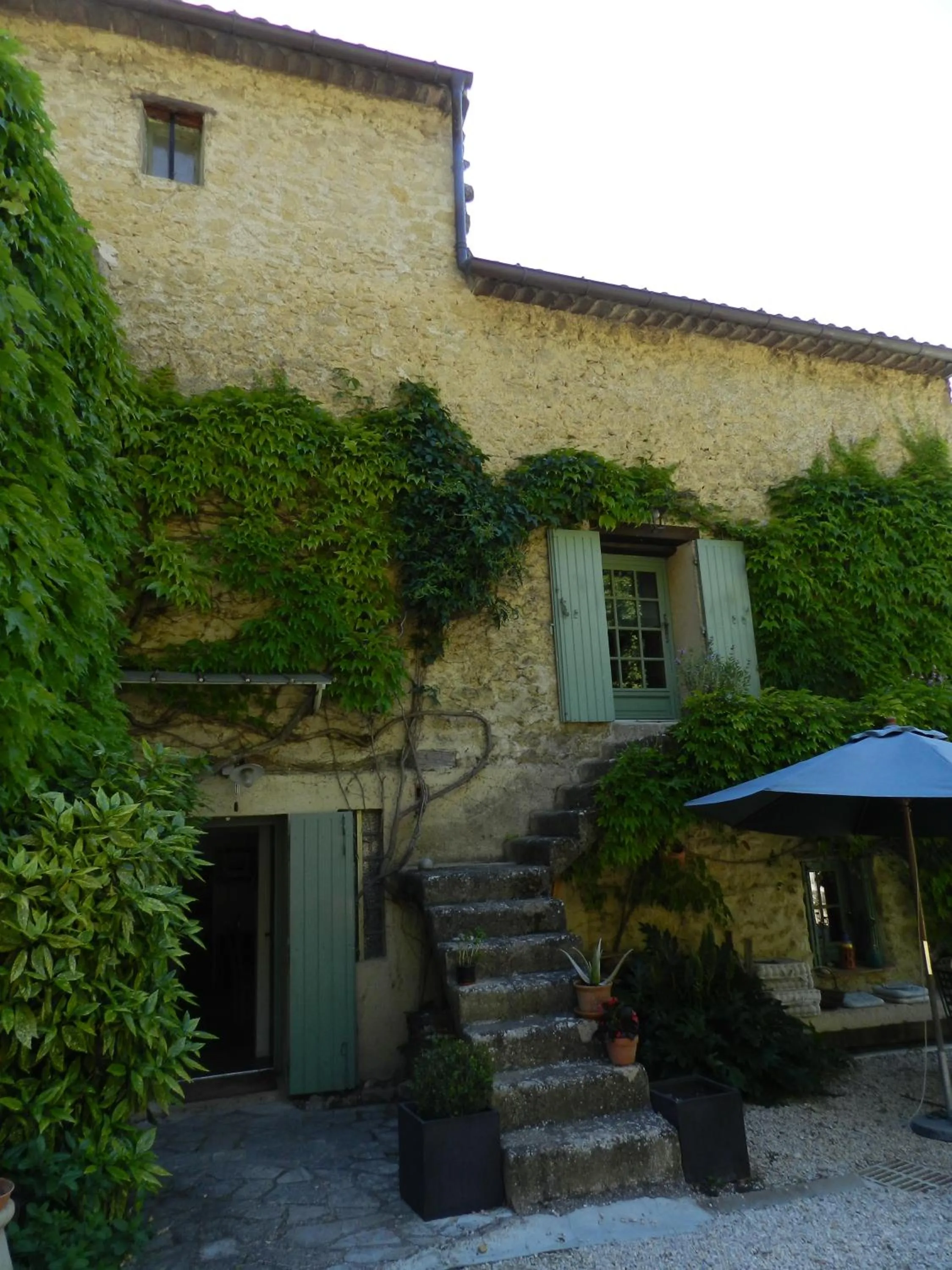 Property building in Les Acanthes