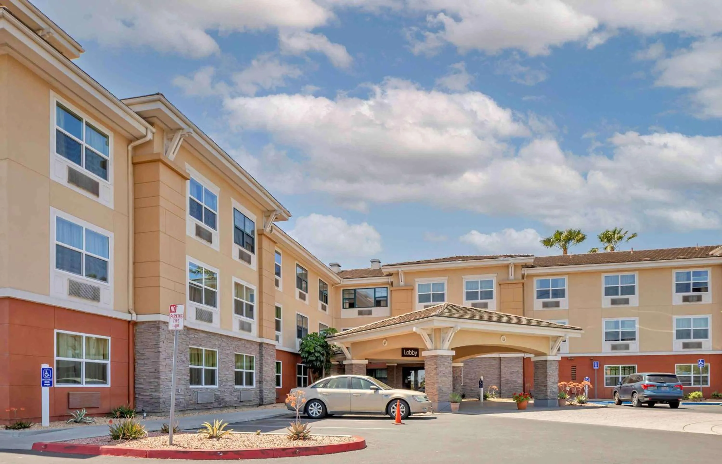 Property building in Extended Stay America Suites - Los Angeles - Chino Valley
