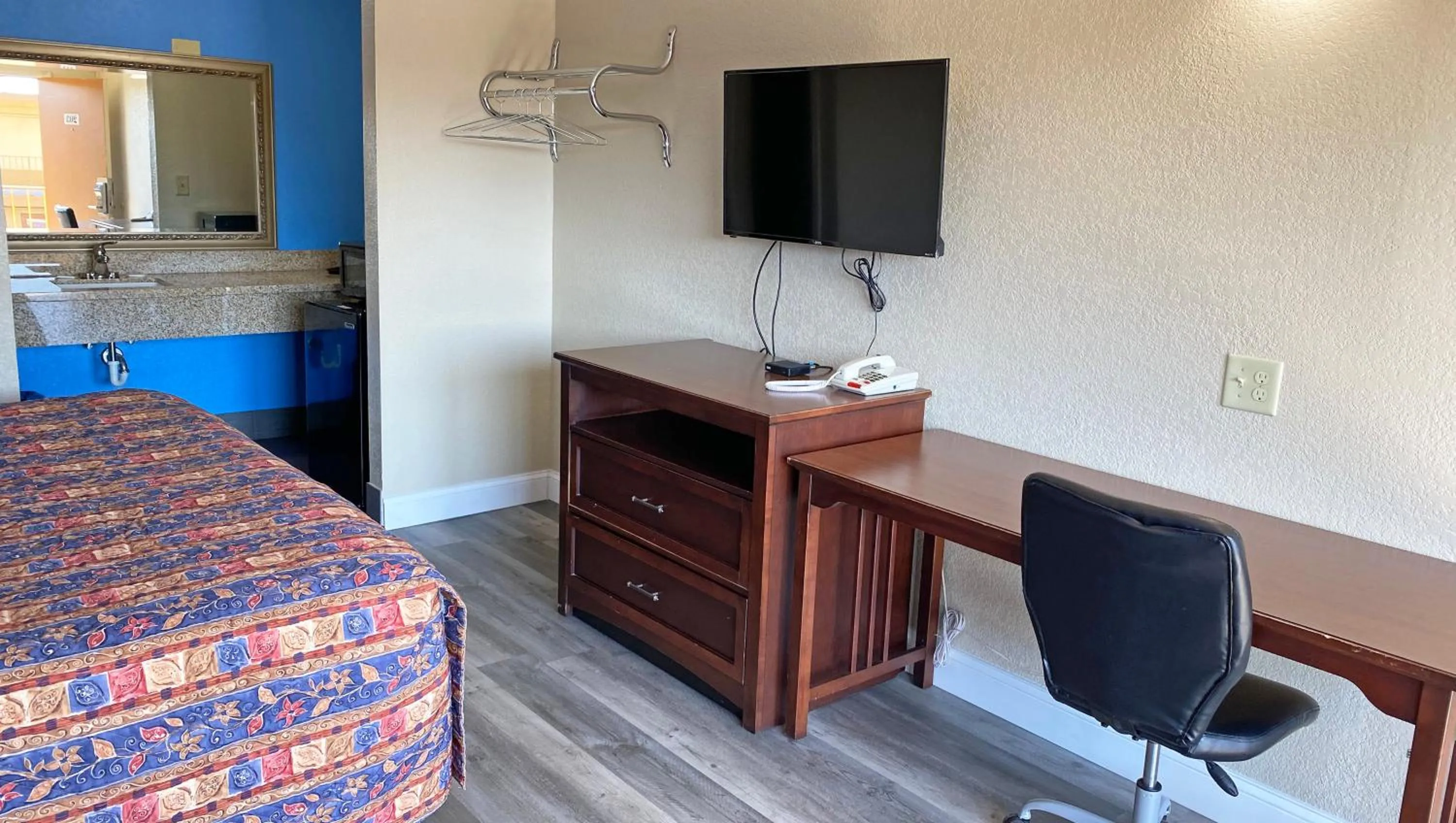 Bedroom, Bed in Express Inn Newport News