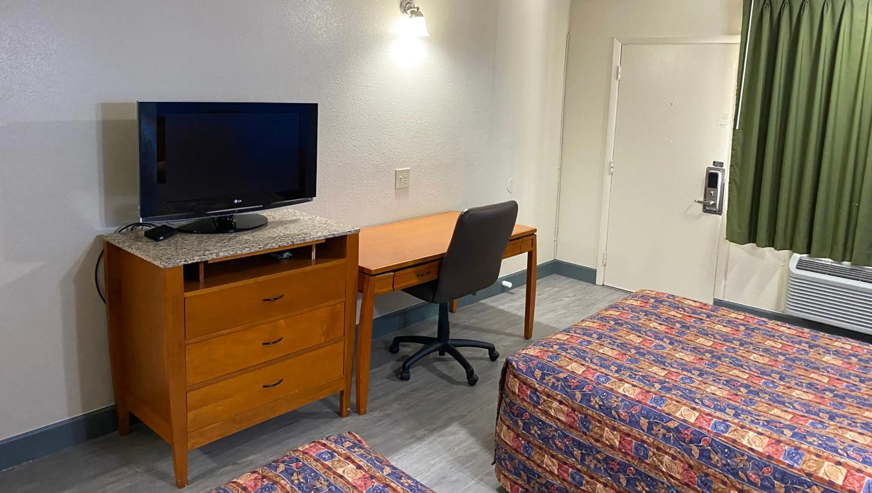 Bedroom, Bed in Express Inn Newport News