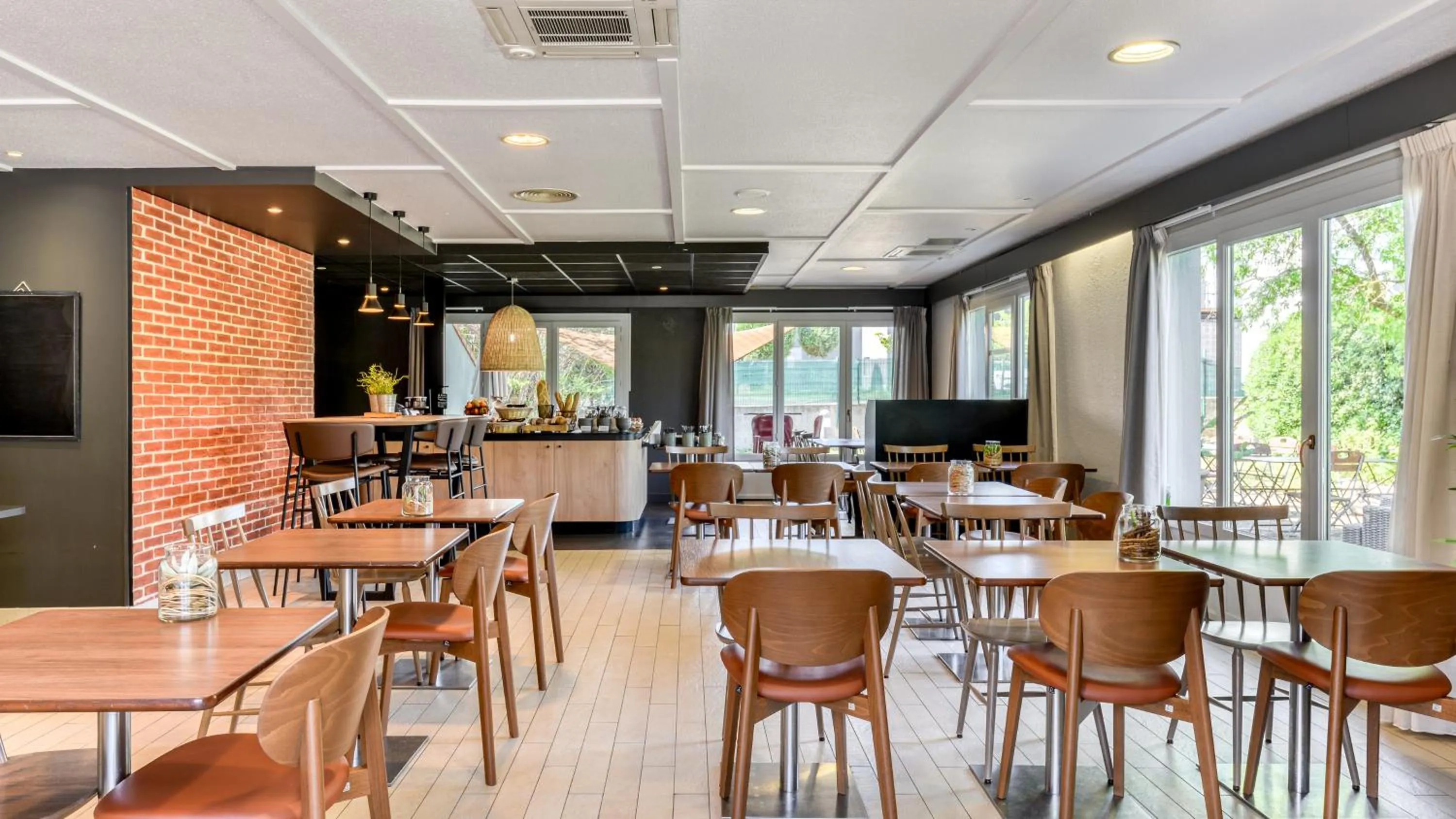 Restaurant/places to eat in Campanile NATURE - Cergy Pontoise