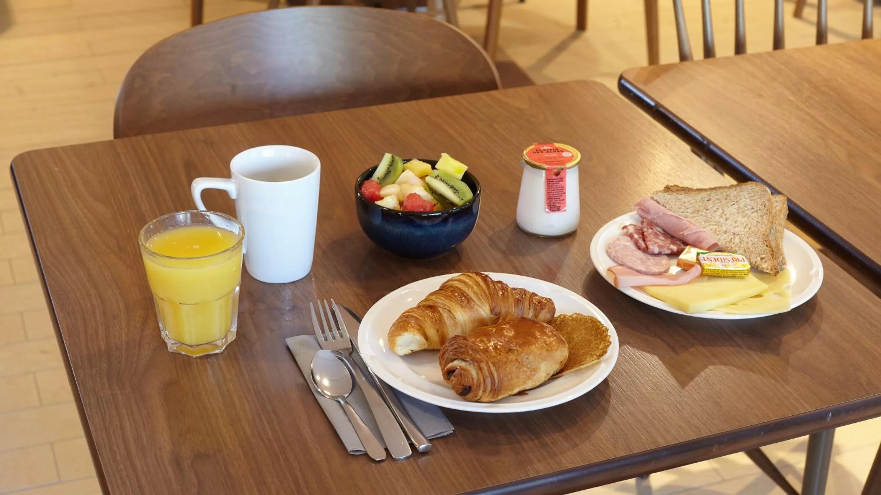 Breakfast in Campanile NATURE - Cergy Pontoise