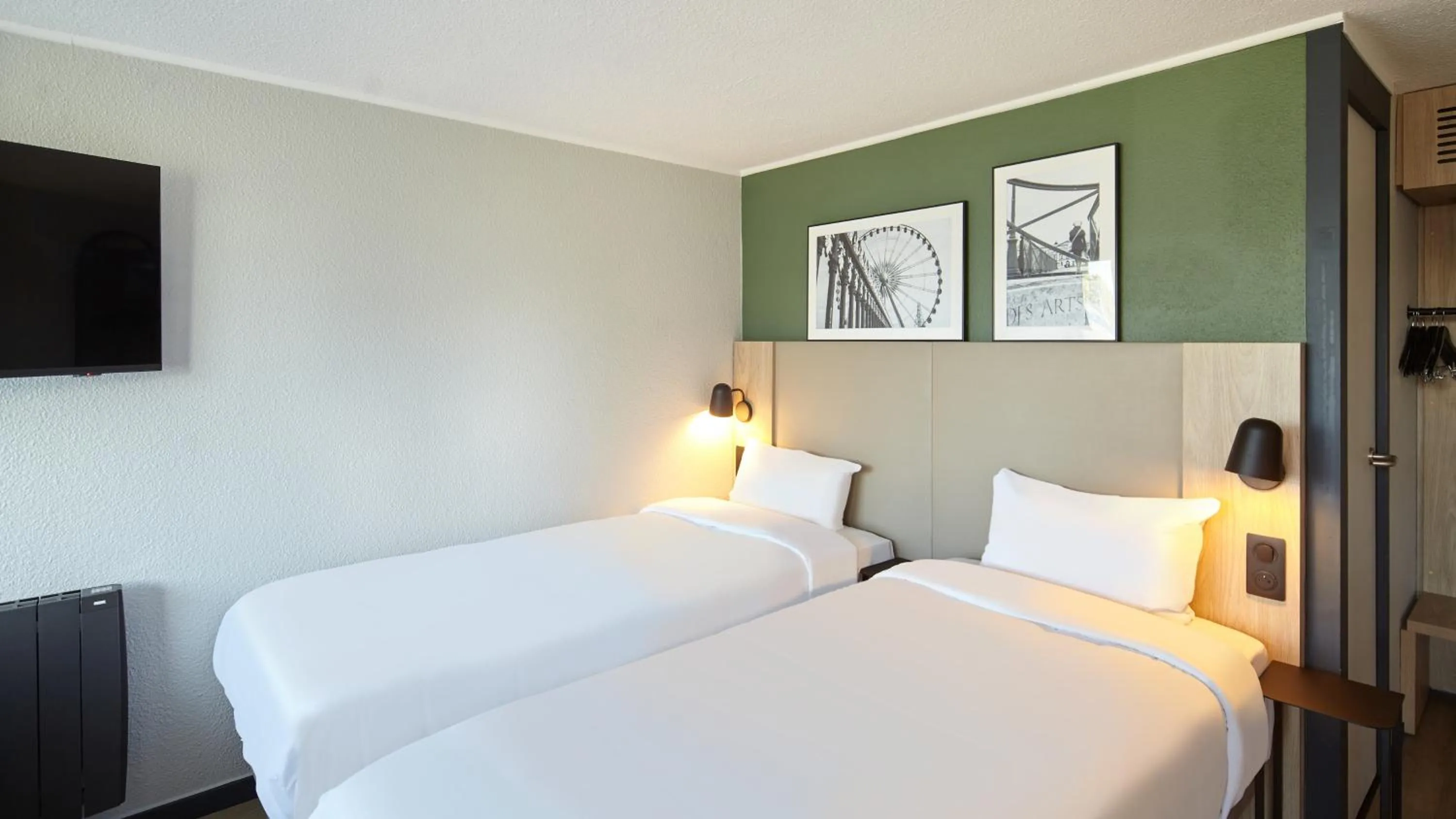 Bedroom, Bed in Campanile NATURE - Cergy Pontoise