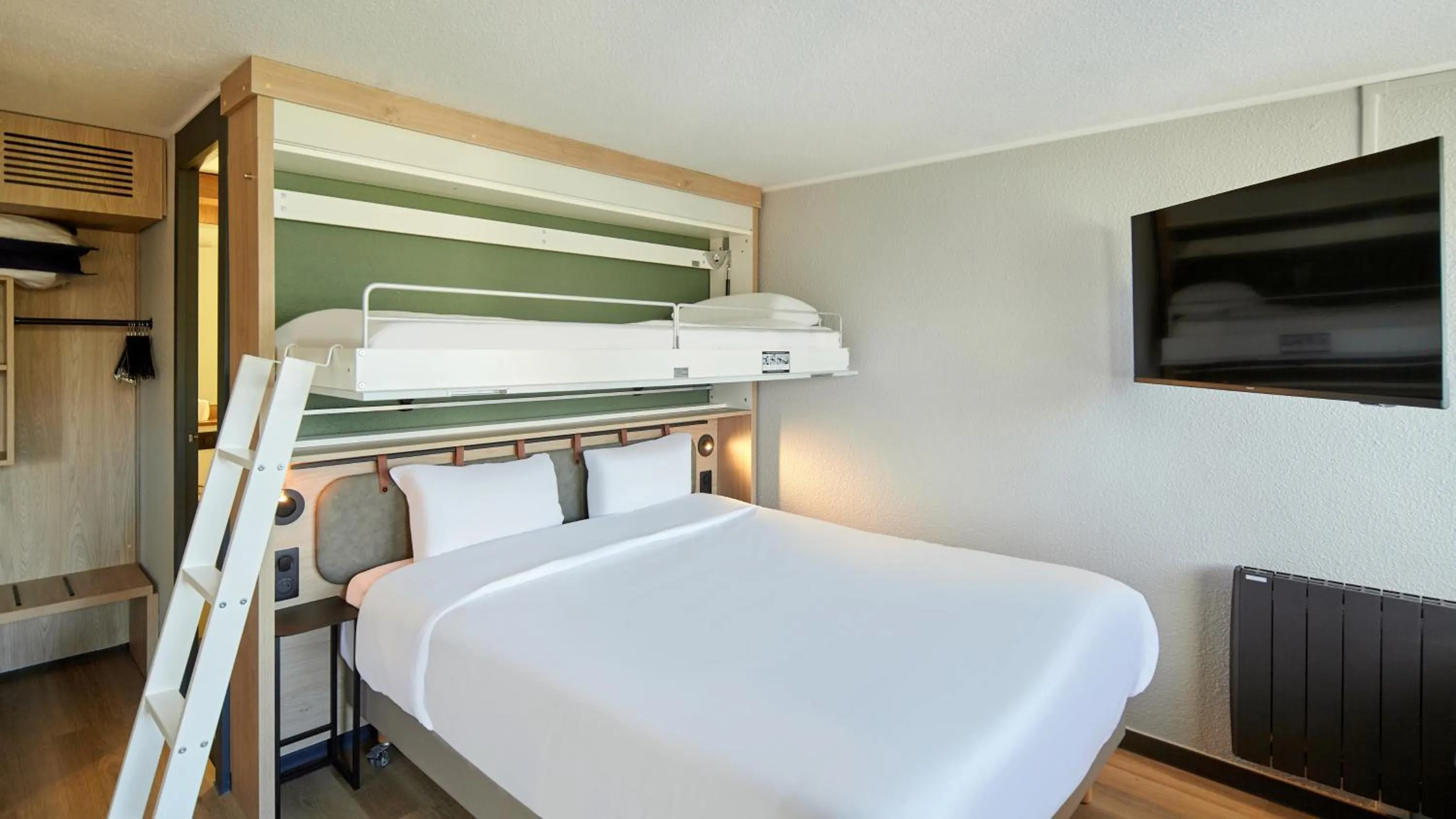 Bedroom, Bed in Campanile NATURE - Cergy Pontoise