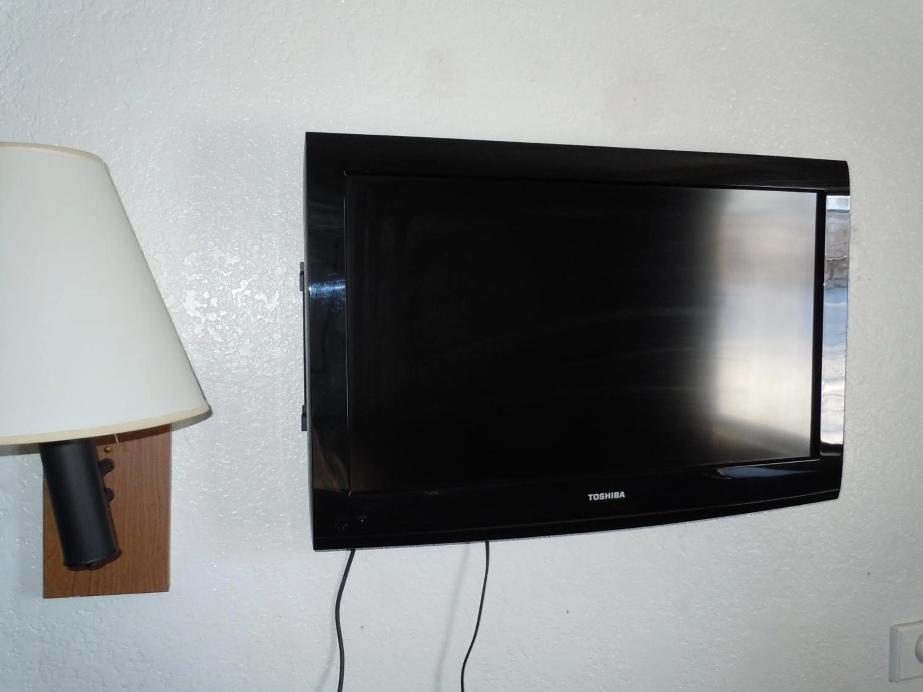 TV and multimedia in Travelodge by Wyndham Grand Rapids North