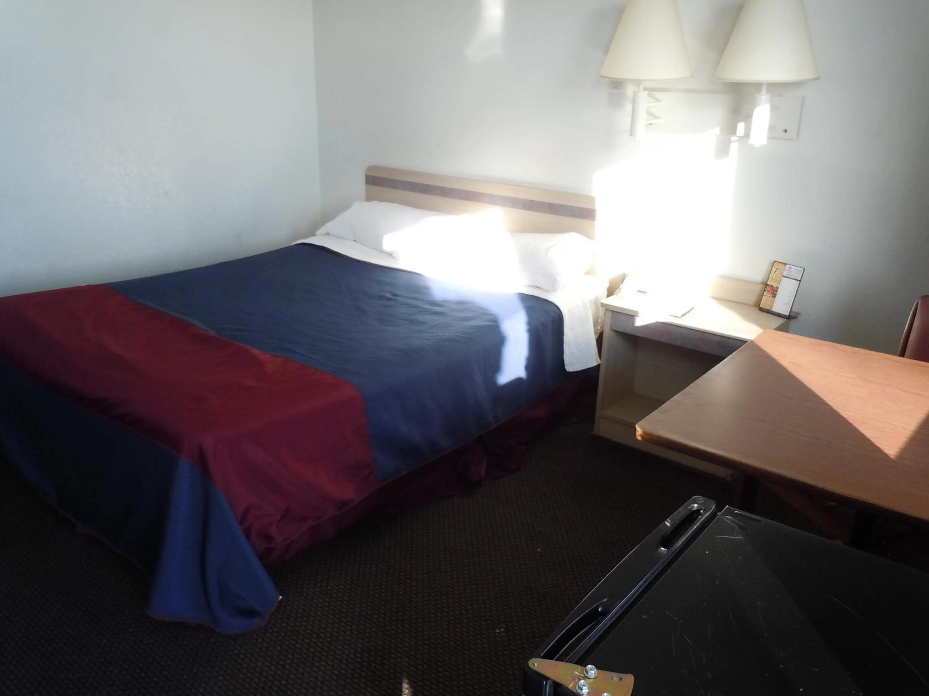 Photo of the whole room, Bed in Travelodge by Wyndham Grand Rapids North