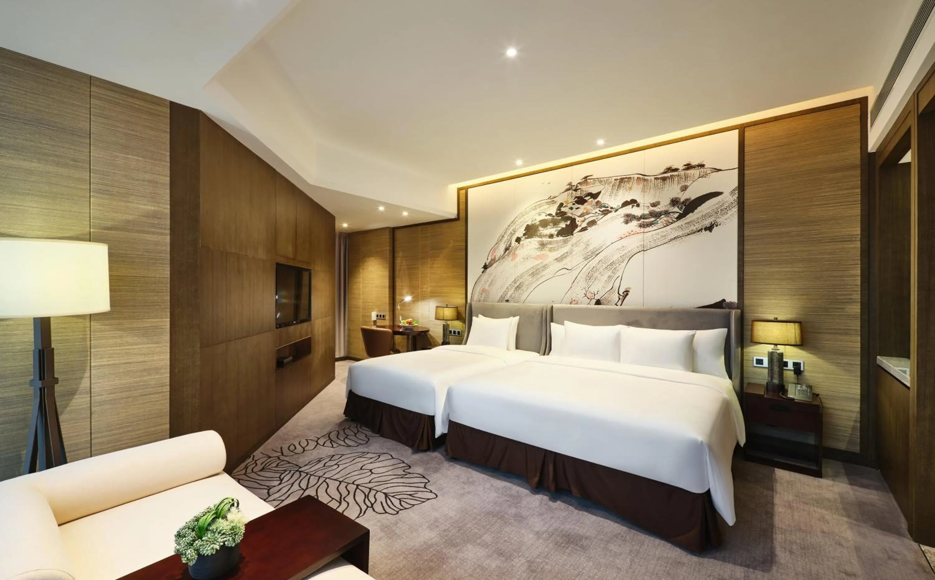 Photo of the whole room, Bed in Crowne Plaza Nanning City Center by IHG