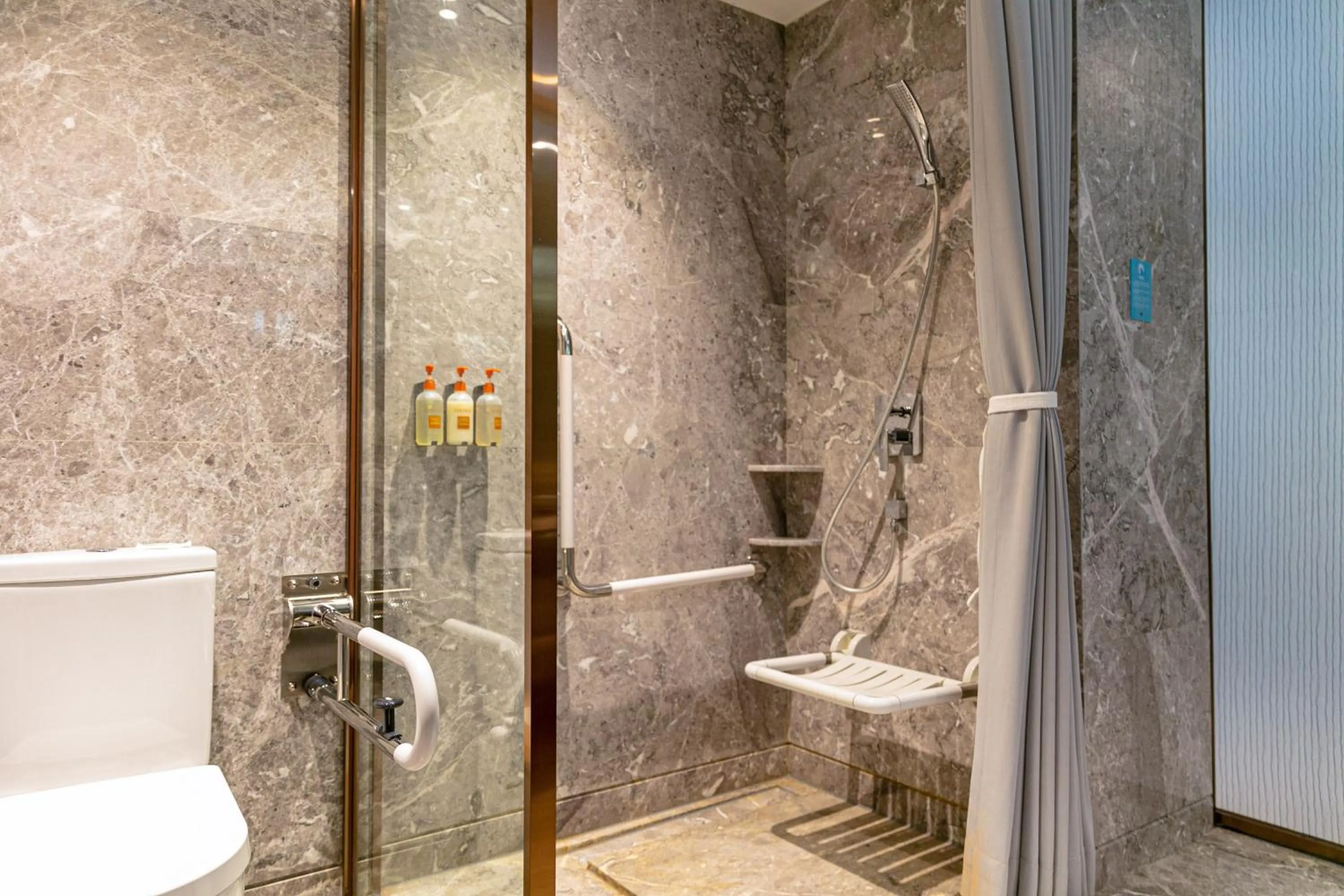 Photo of the whole room in Crowne Plaza Nanning City Center by IHG