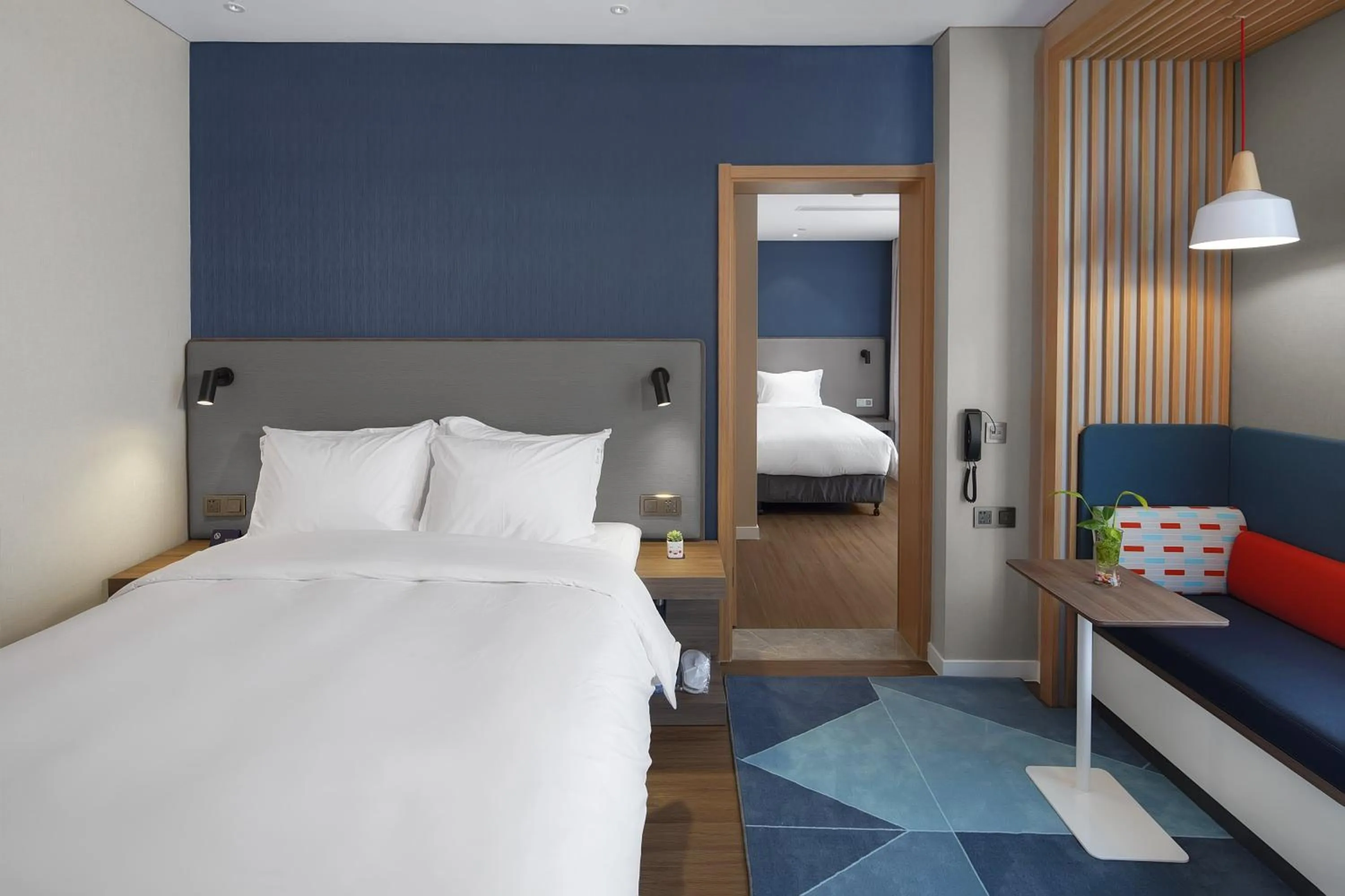 Photo of the whole room, Bed in Holiday Inn Express Shanghai Chongming by IHG