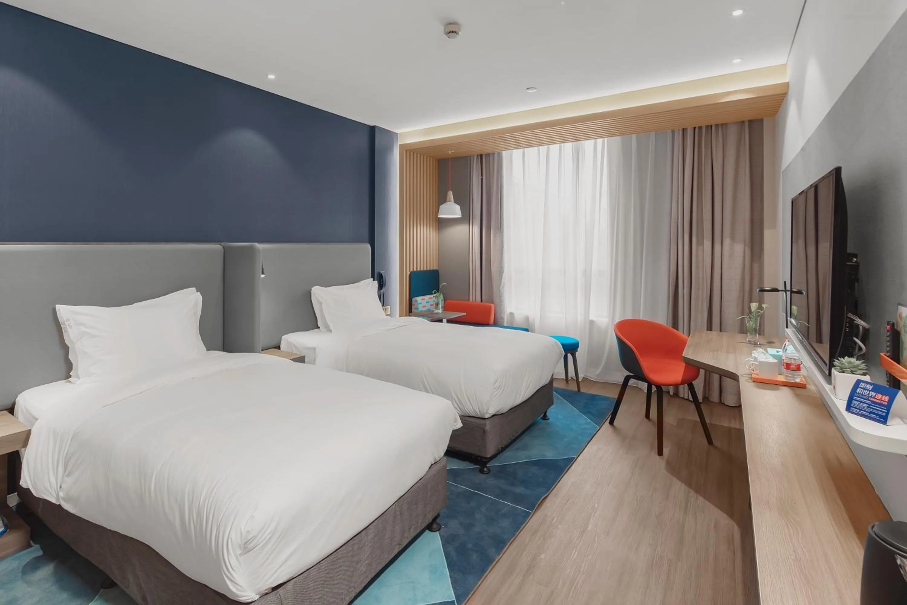 Photo of the whole room, Bed in Holiday Inn Express Shanghai Chongming by IHG