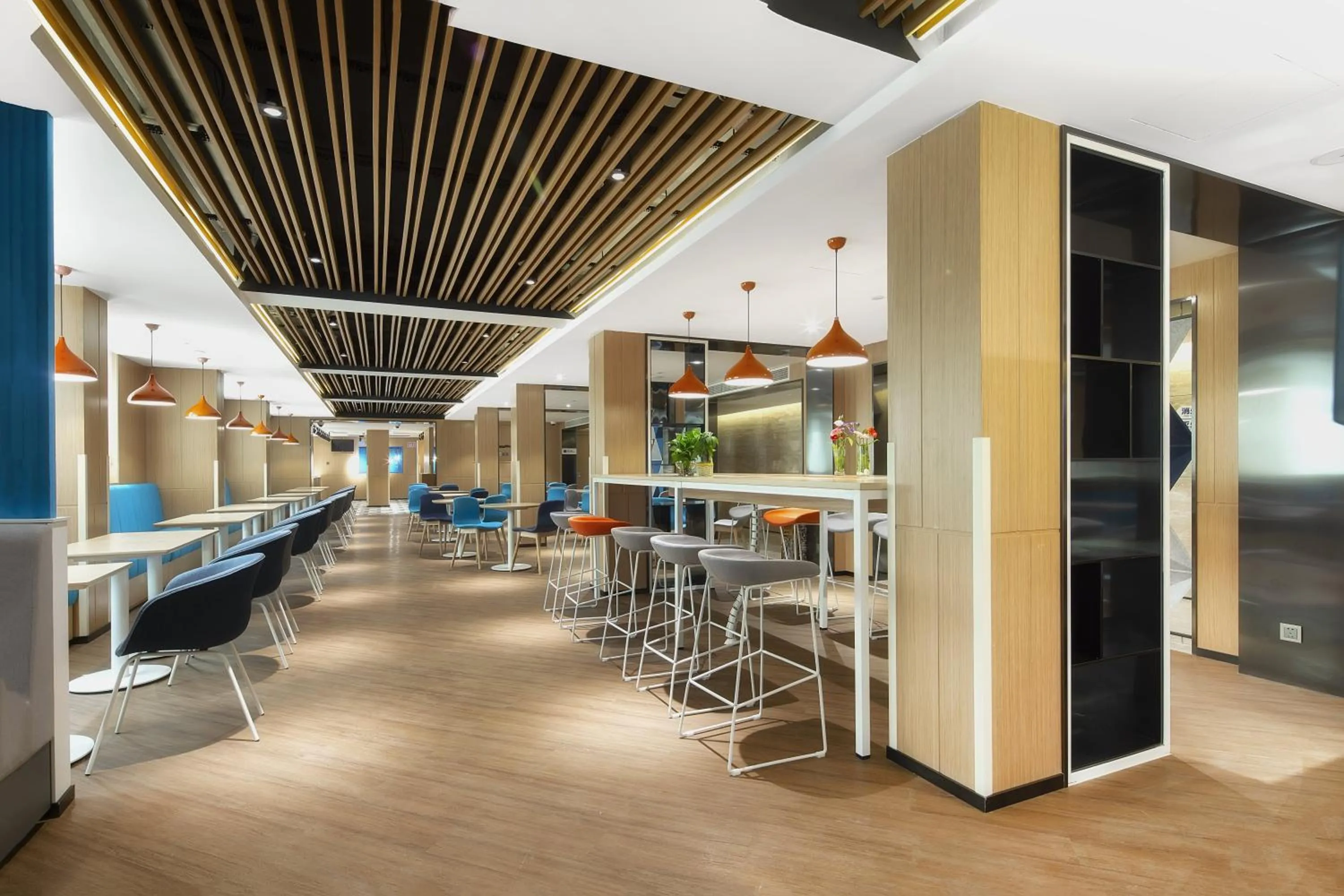 Restaurant/places to eat in Holiday Inn Express Shanghai Chongming by IHG