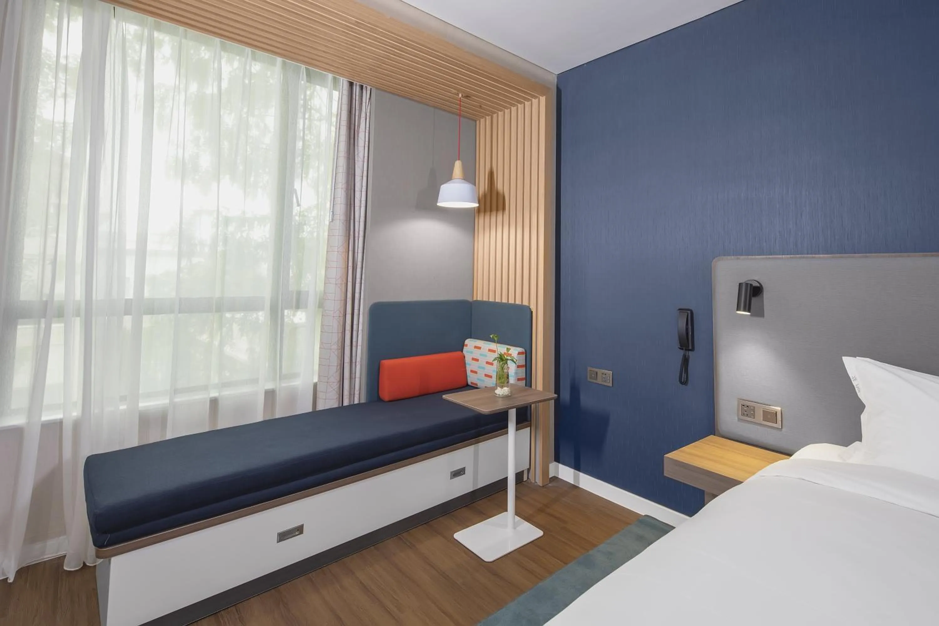 Photo of the whole room, Bed in Holiday Inn Express Shanghai Chongming by IHG