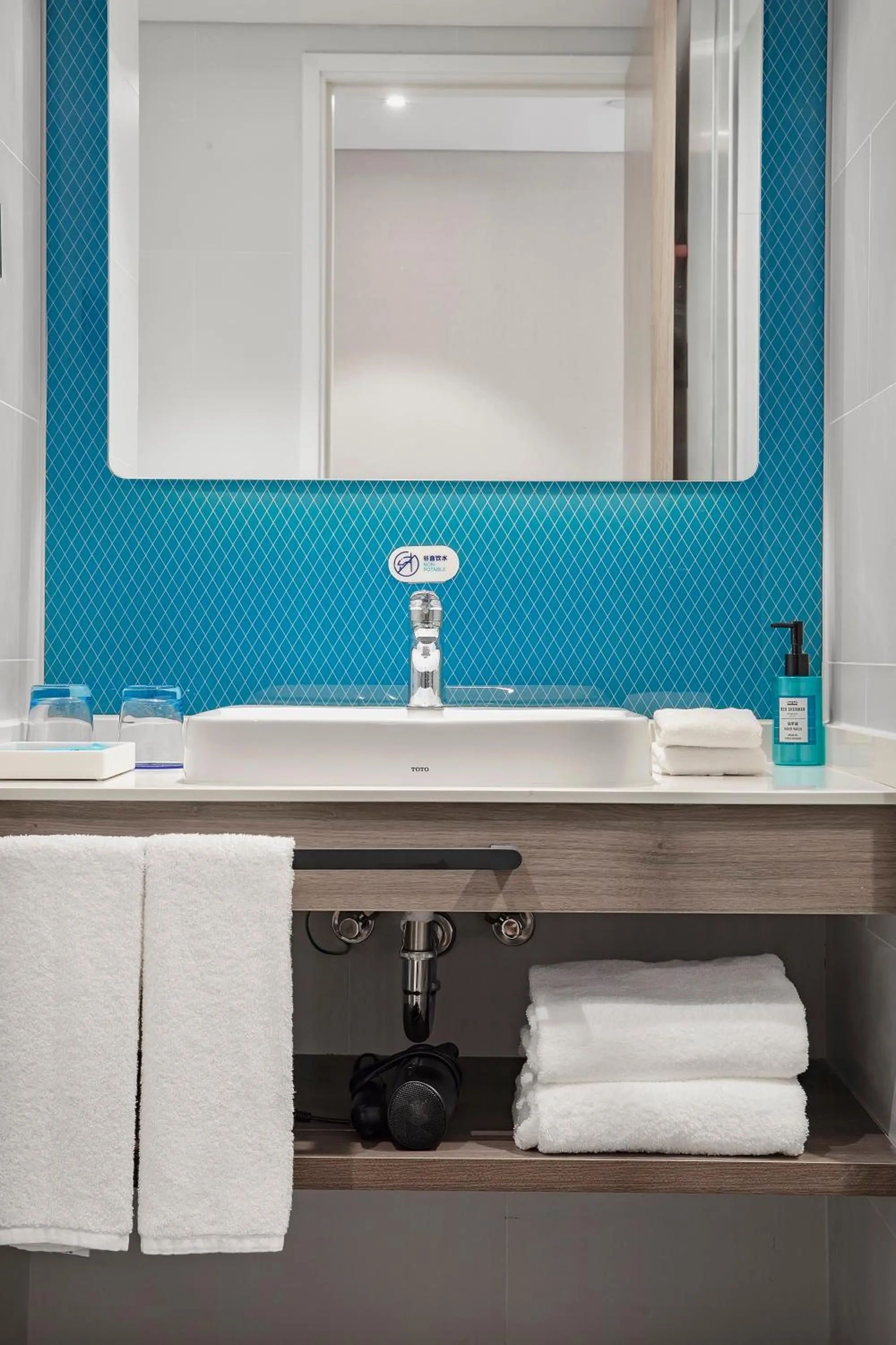 Photo of the whole room in Holiday Inn Express Shanghai Chongming by IHG