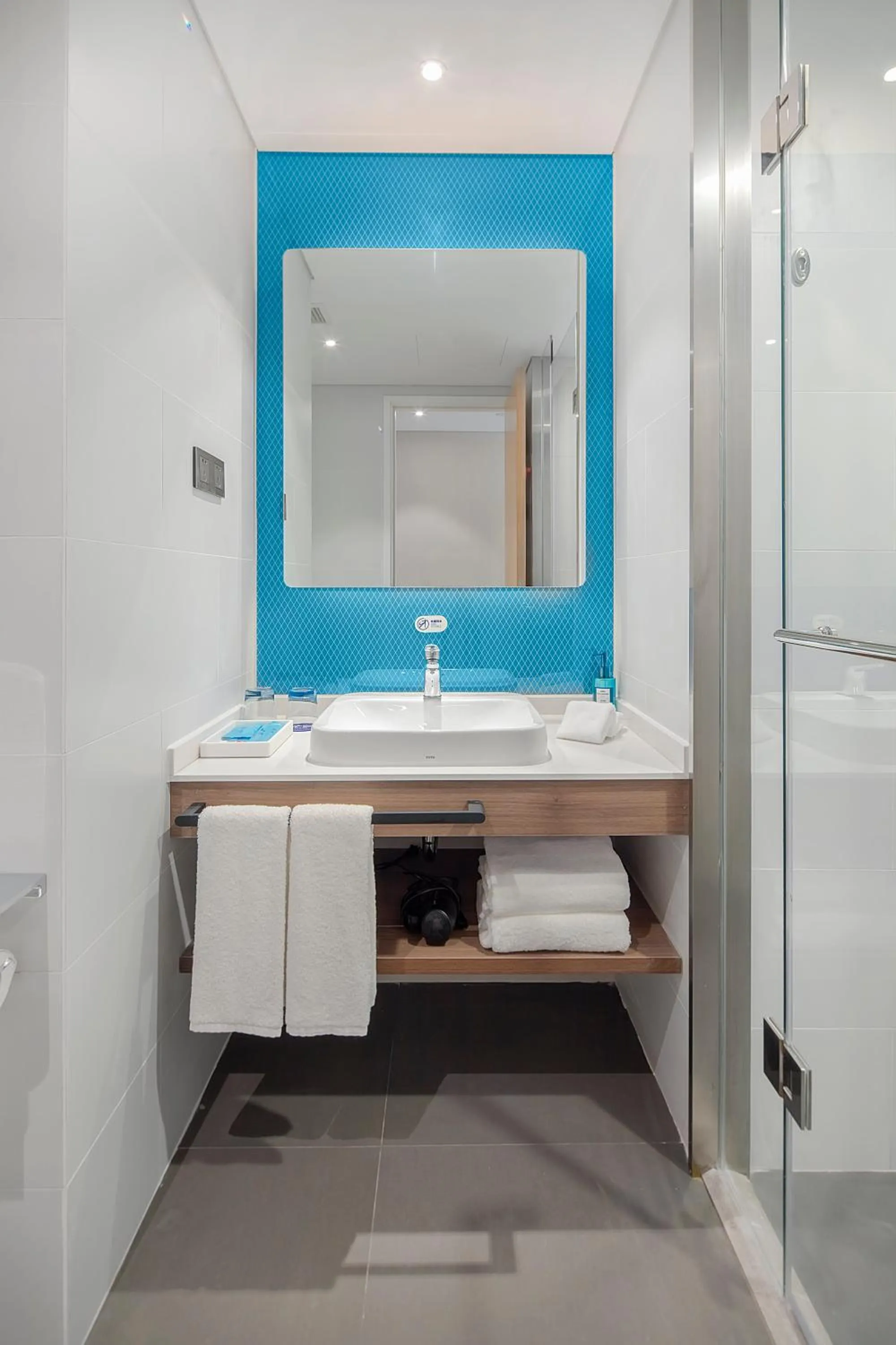 Photo of the whole room in Holiday Inn Express Shanghai Chongming by IHG