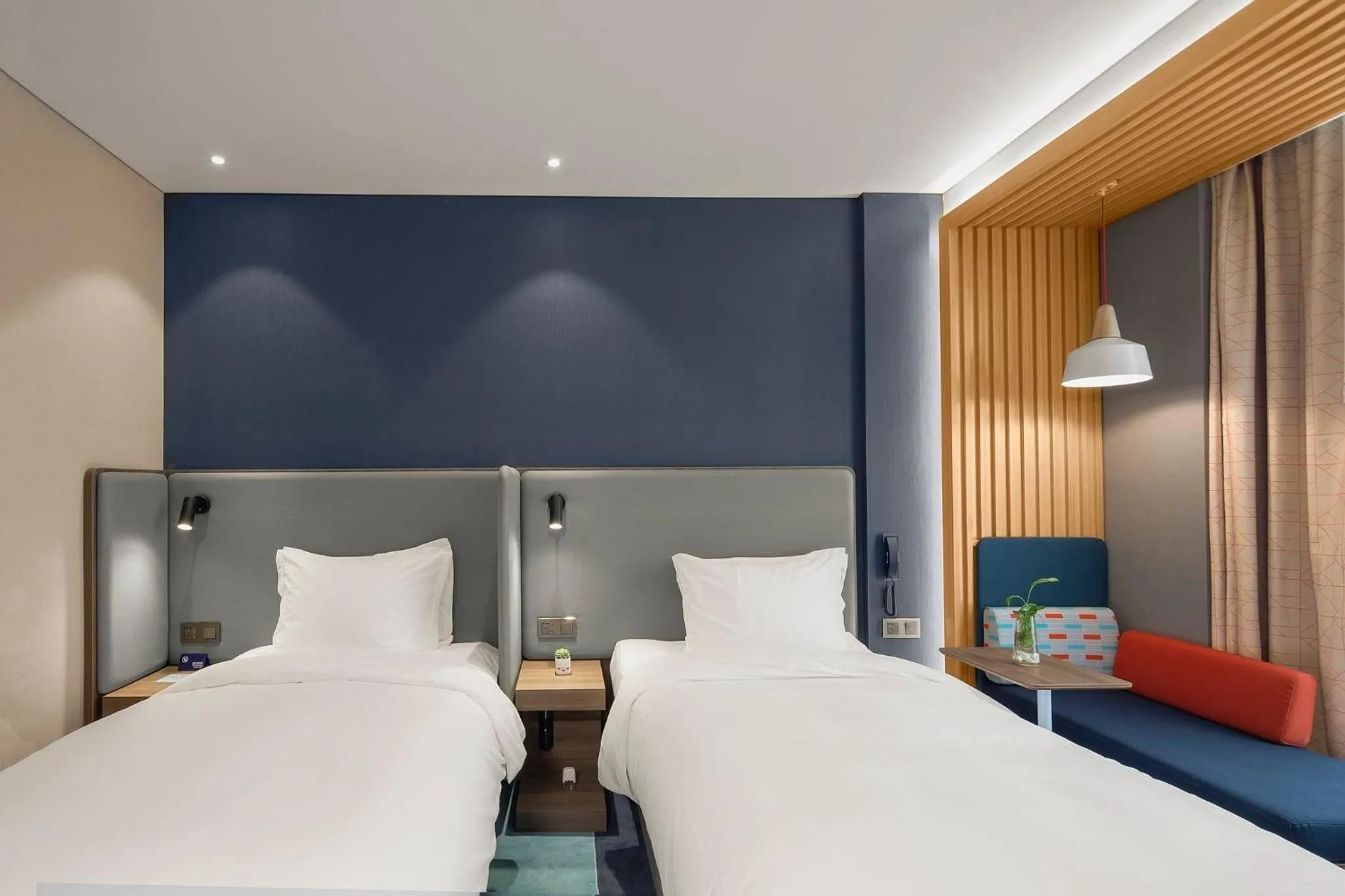 Photo of the whole room, Bed in Holiday Inn Express Shanghai Chongming by IHG