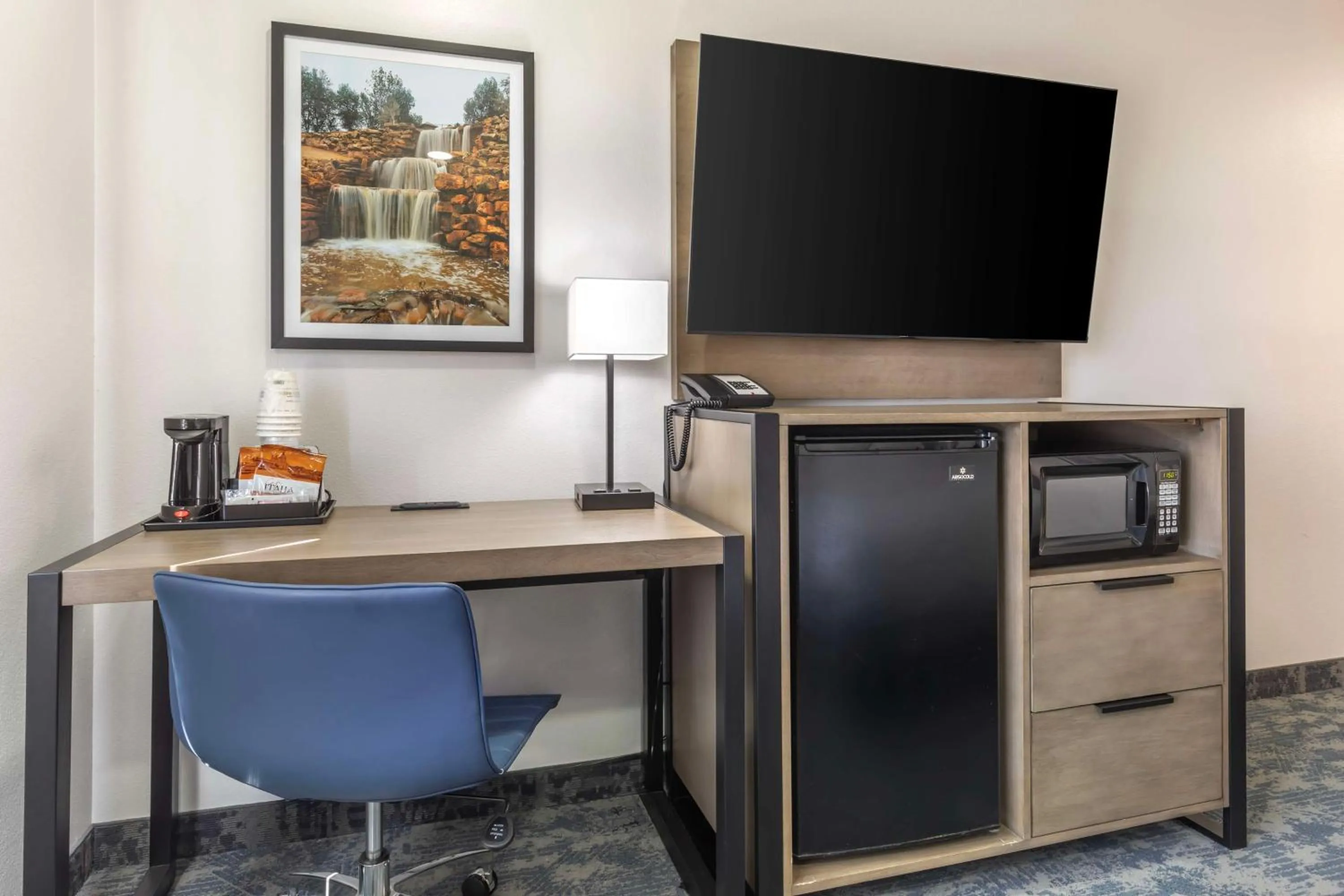 Bedroom in Best Western North Side Inn