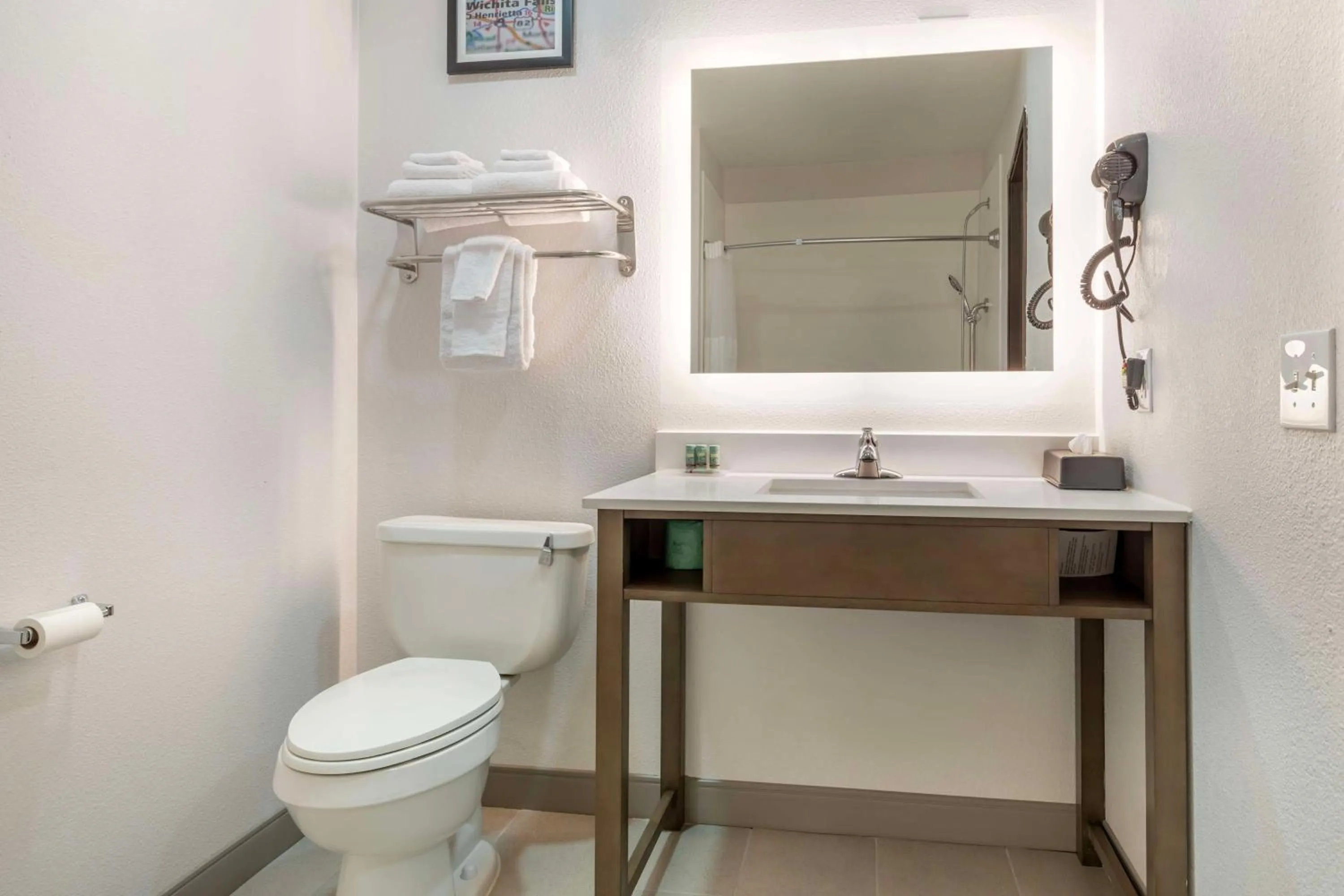 Bathroom in Best Western North Side Inn