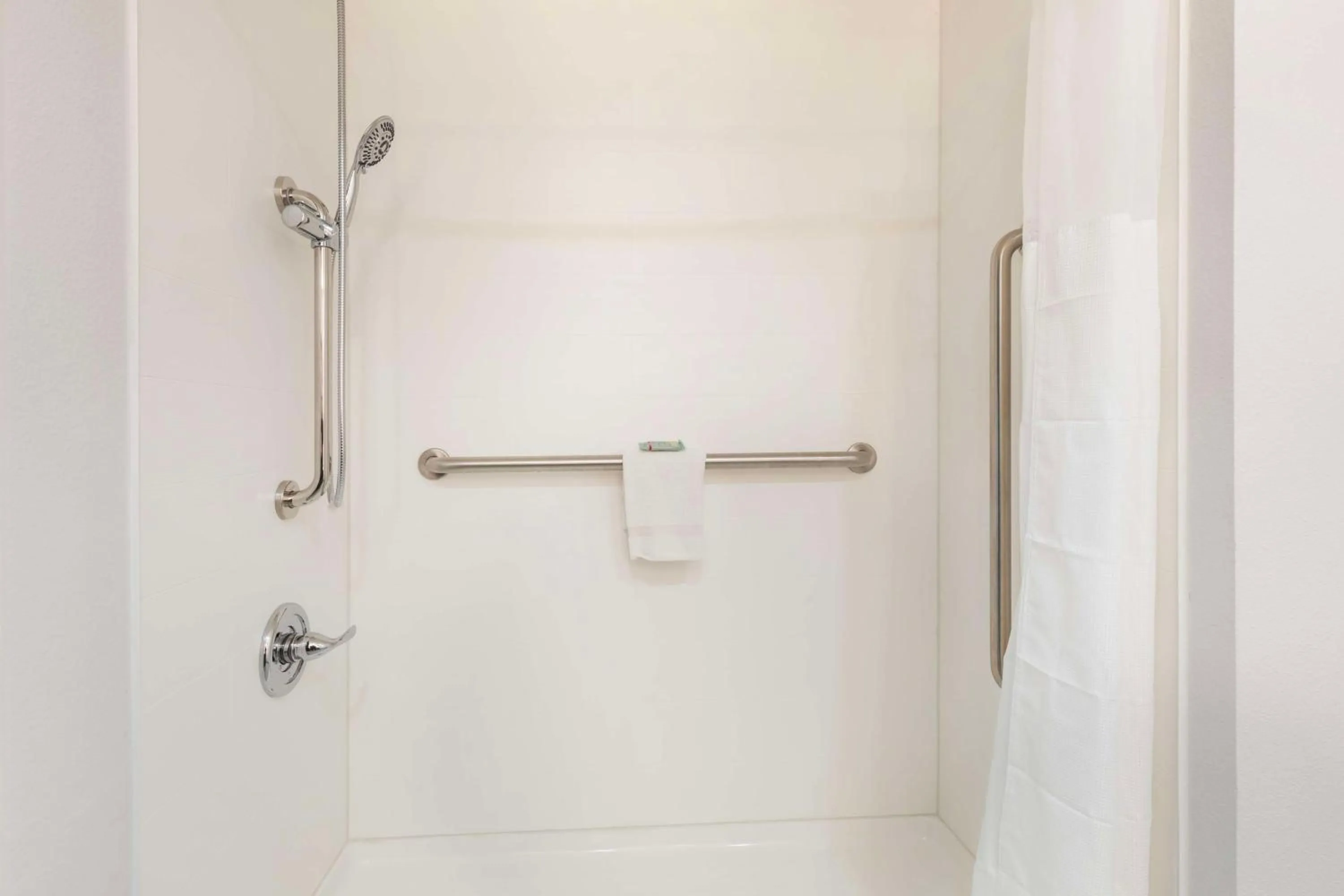 Bathroom in Best Western North Side Inn