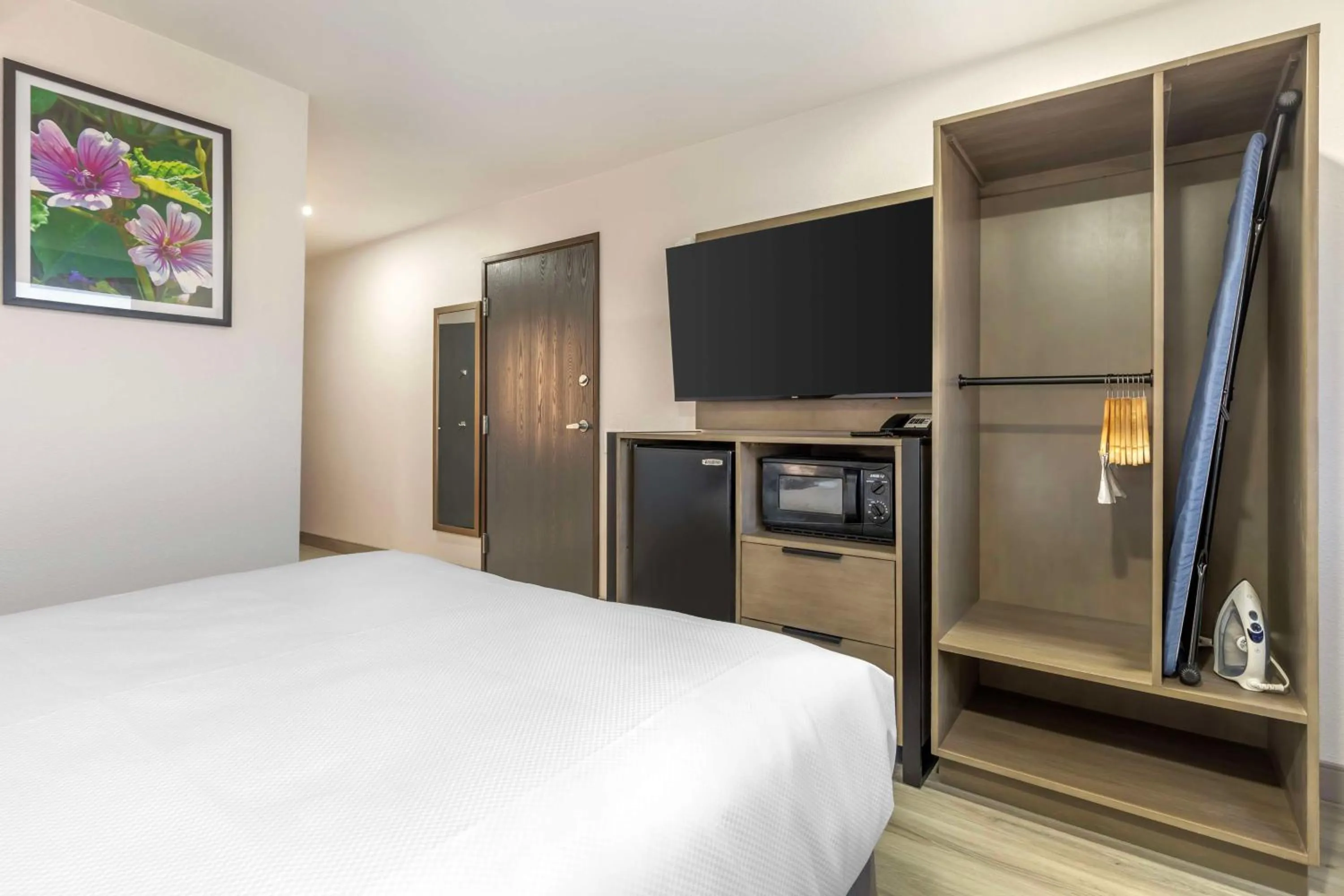 Bedroom, Bed in Best Western North Side Inn