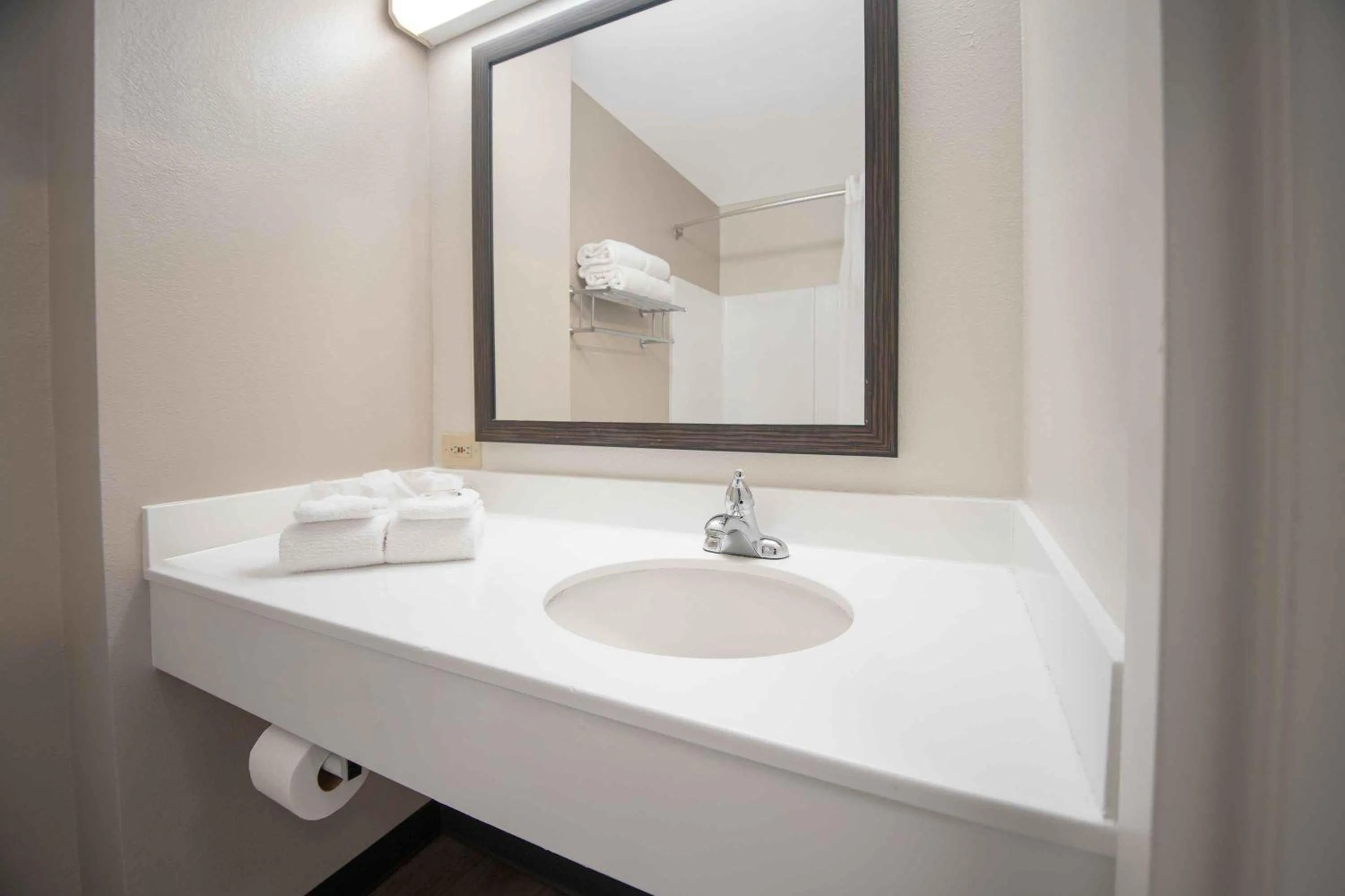 Bathroom in Extended Stay America Suites - Boston - Braintree