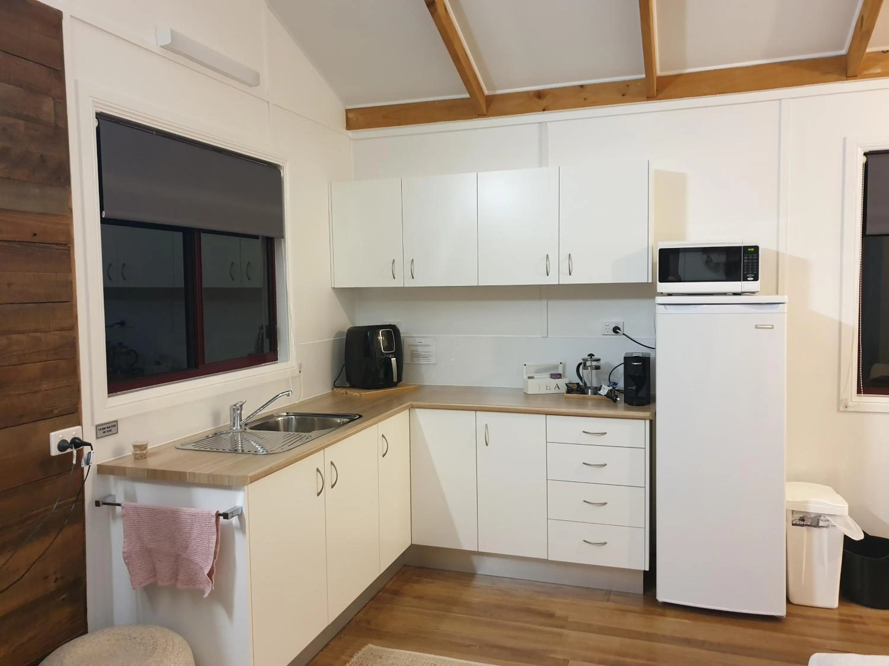 Kitchen or kitchenette in R & R On The Ravine