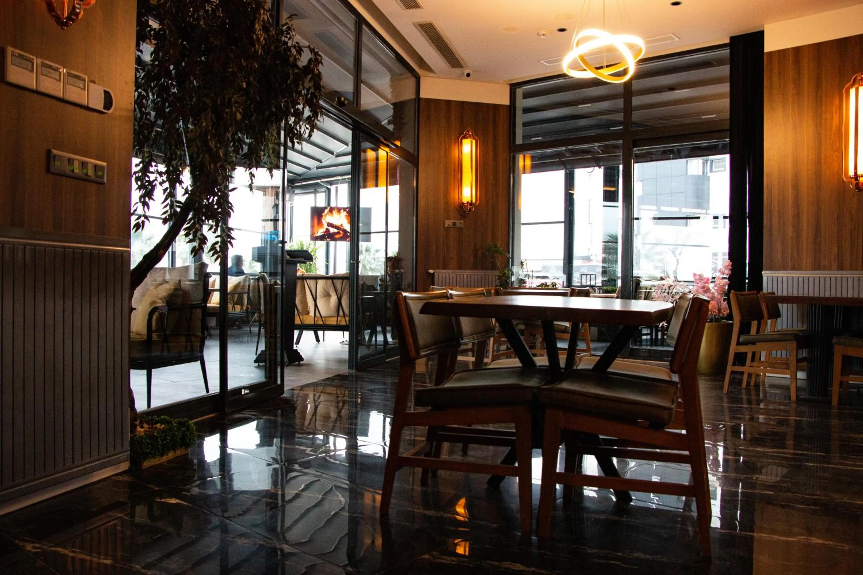 Restaurant/places to eat in B&C HOTEL