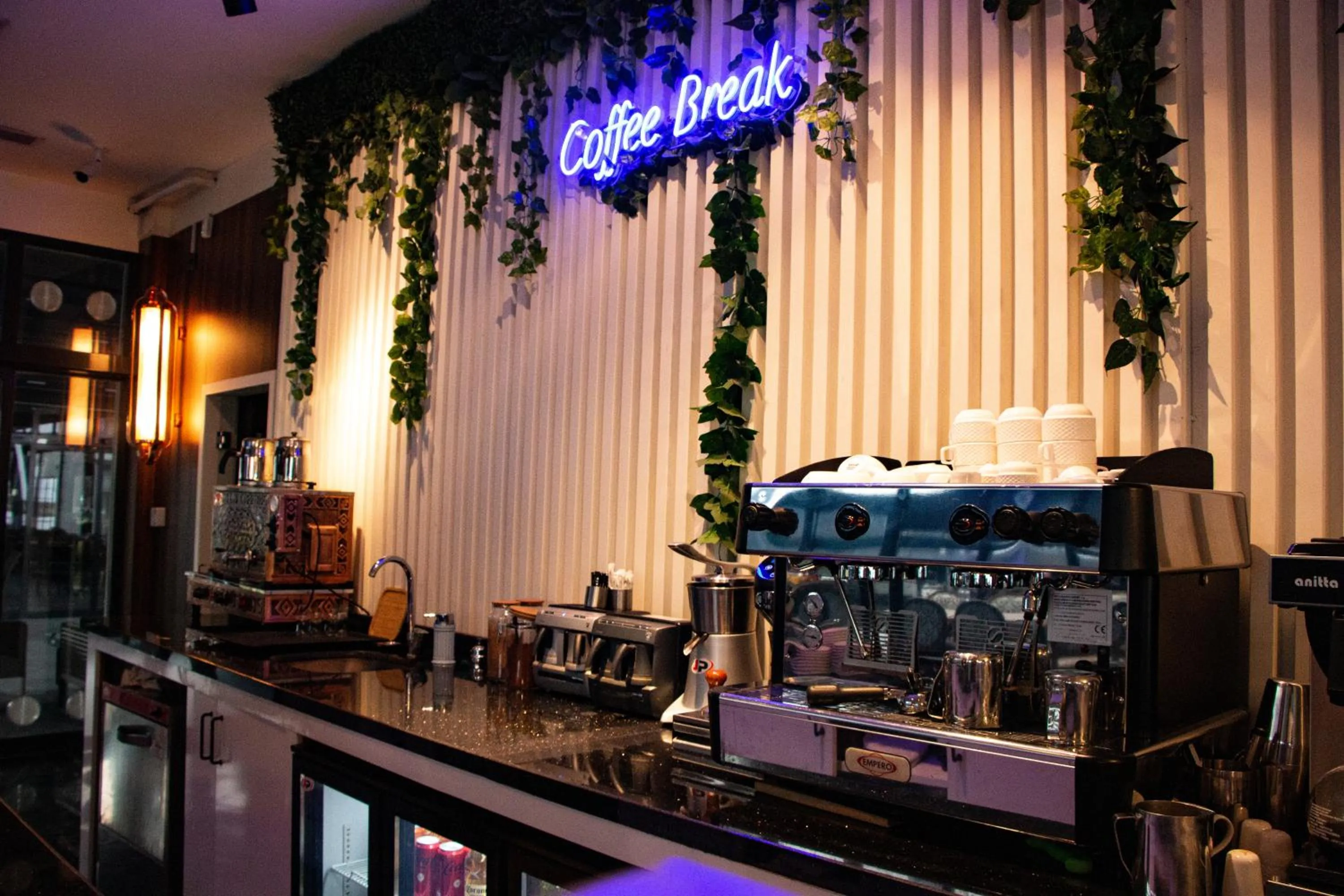 Restaurant/places to eat in B&C HOTEL