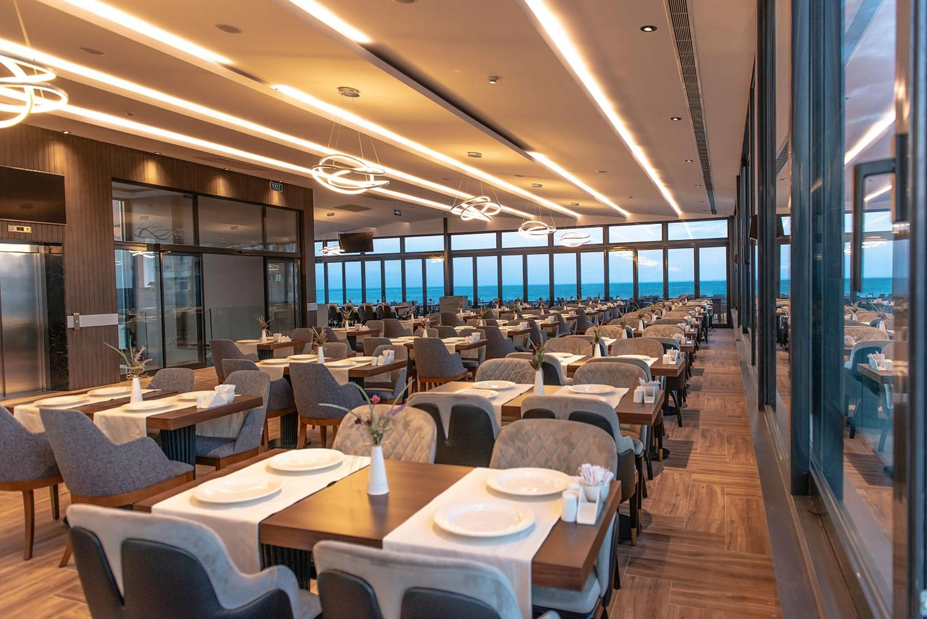 Restaurant/places to eat in B&C HOTEL