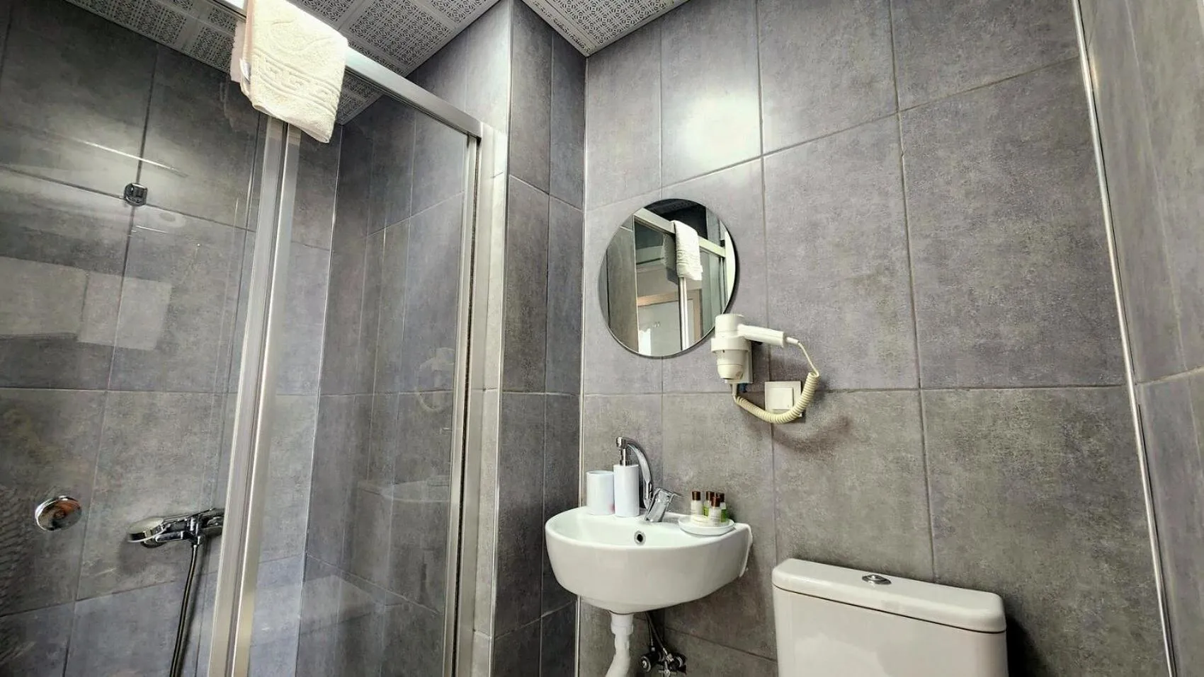 Bathroom in Karden Otel