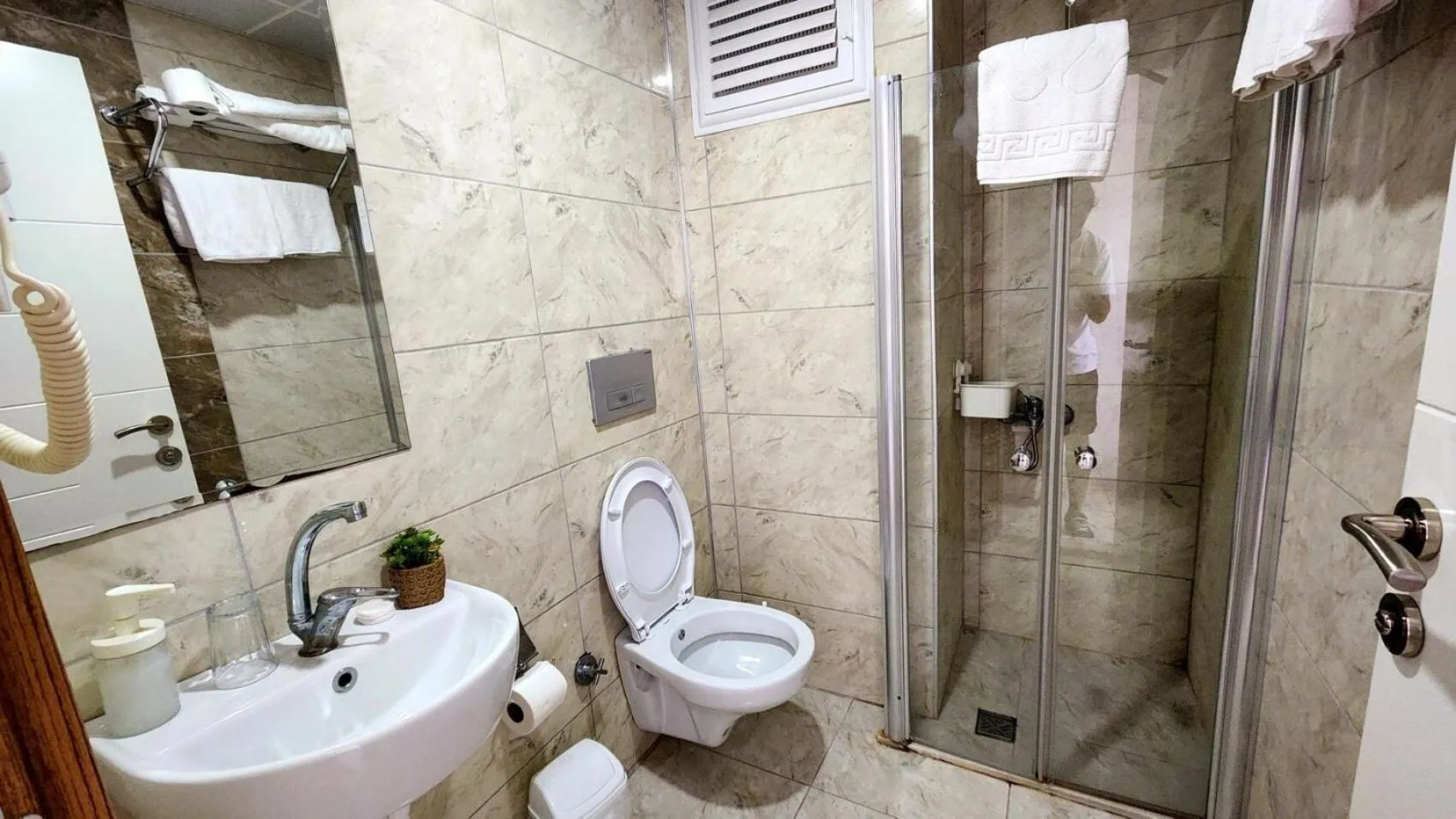 Bathroom in Karden Otel