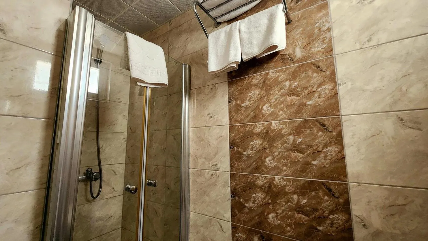 Shower in Karden Otel