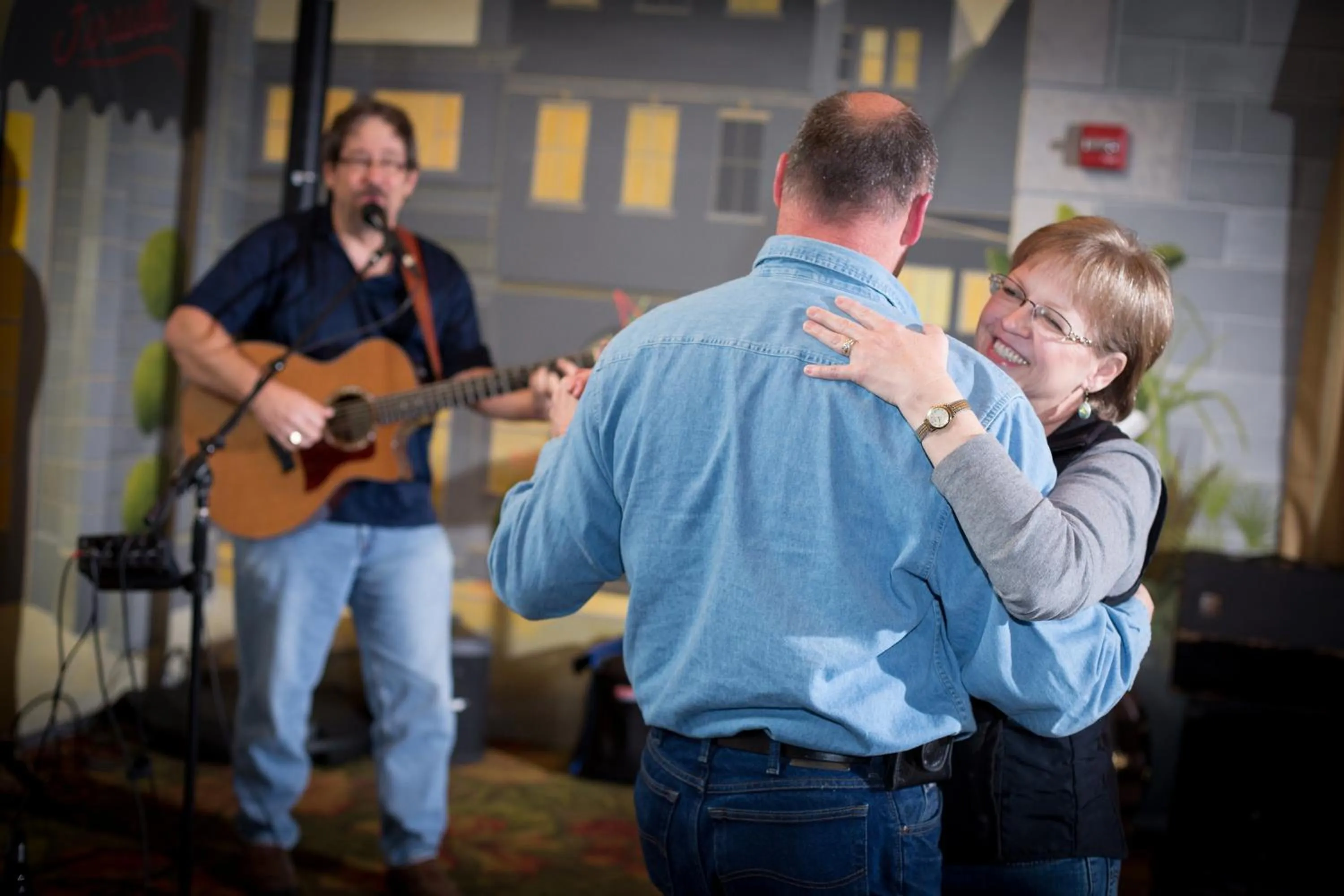 Evening entertainment in Oregon Garden Resort
