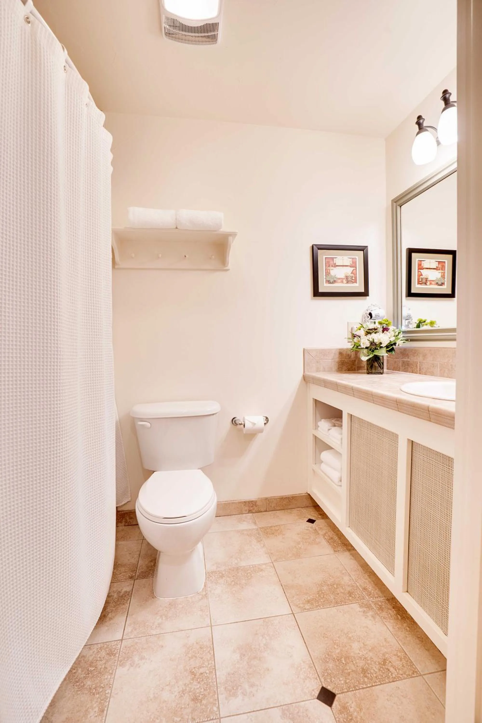 Toilet in Oregon Garden Resort