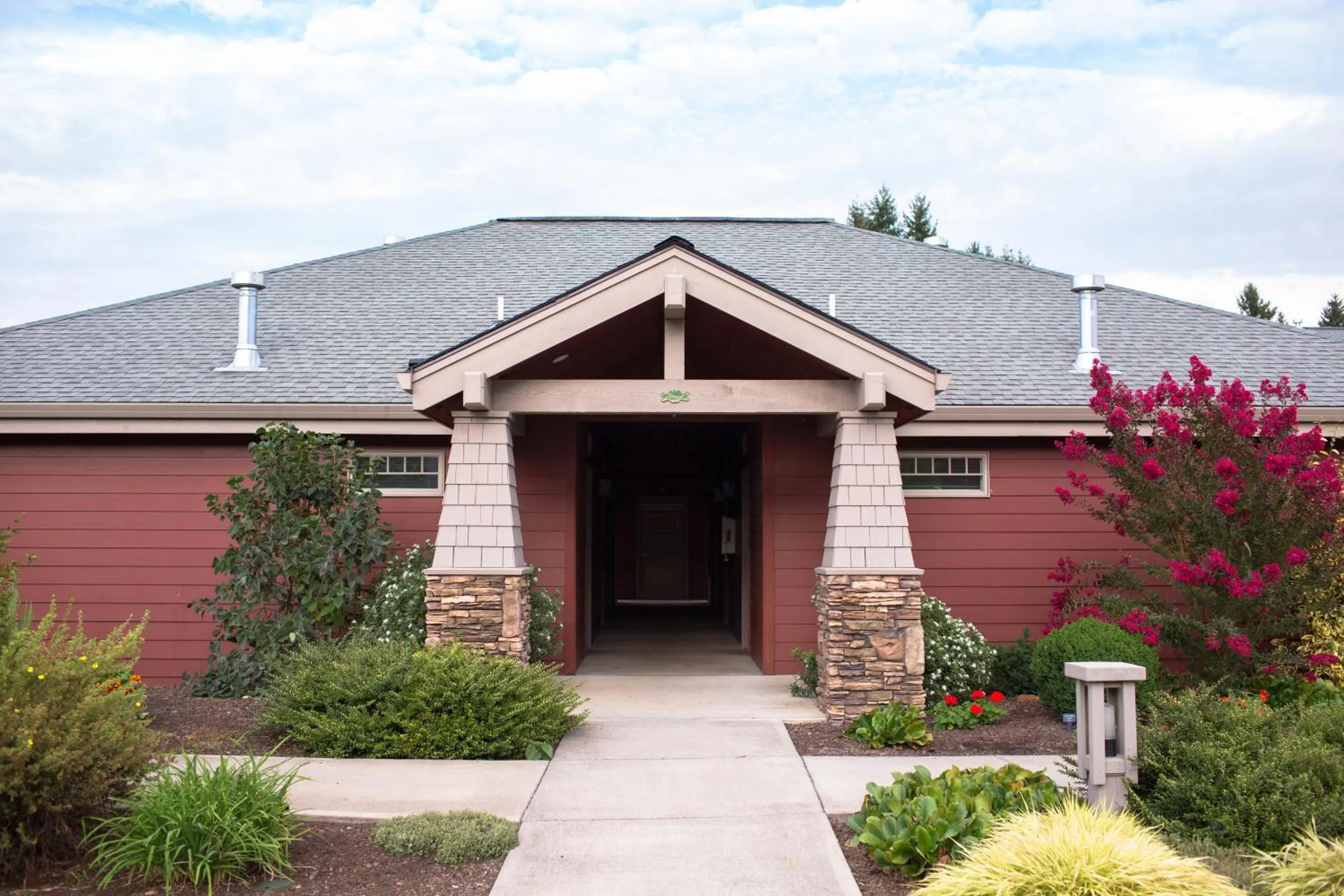 Facade/entrance in Oregon Garden Resort