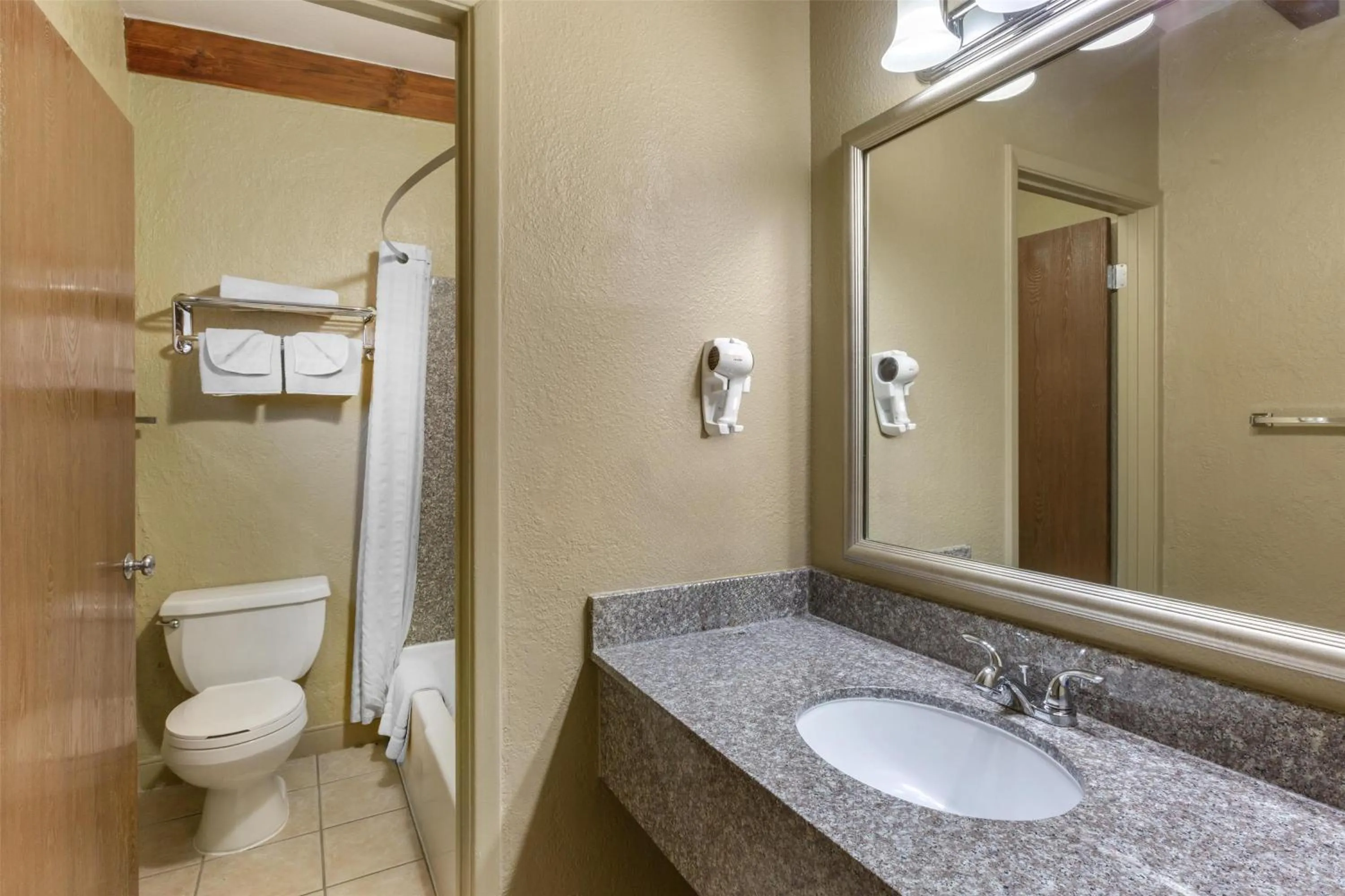 Bathroom in Best Western Canyon De Chelly Inn