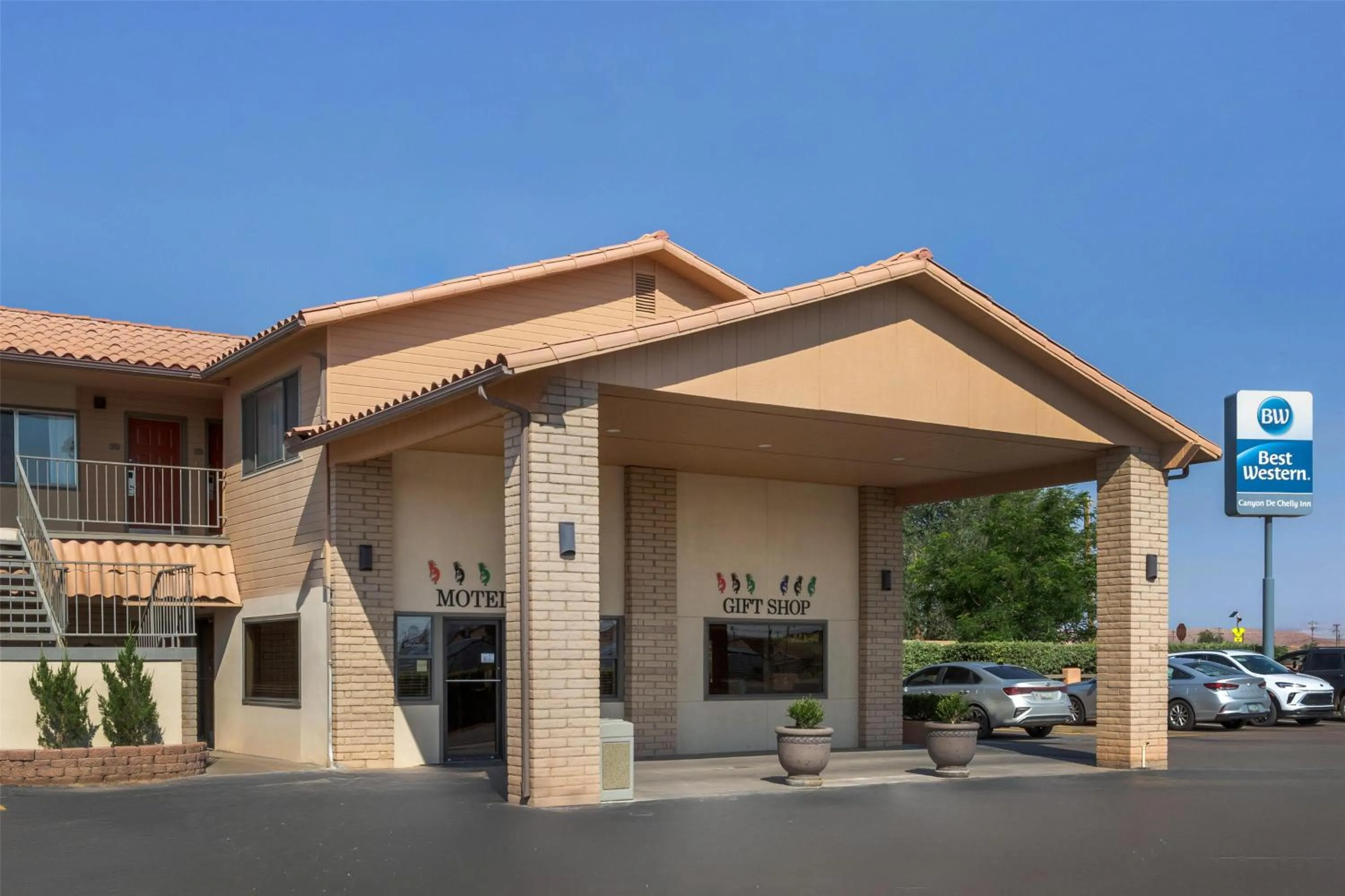Property building in Best Western Canyon De Chelly Inn
