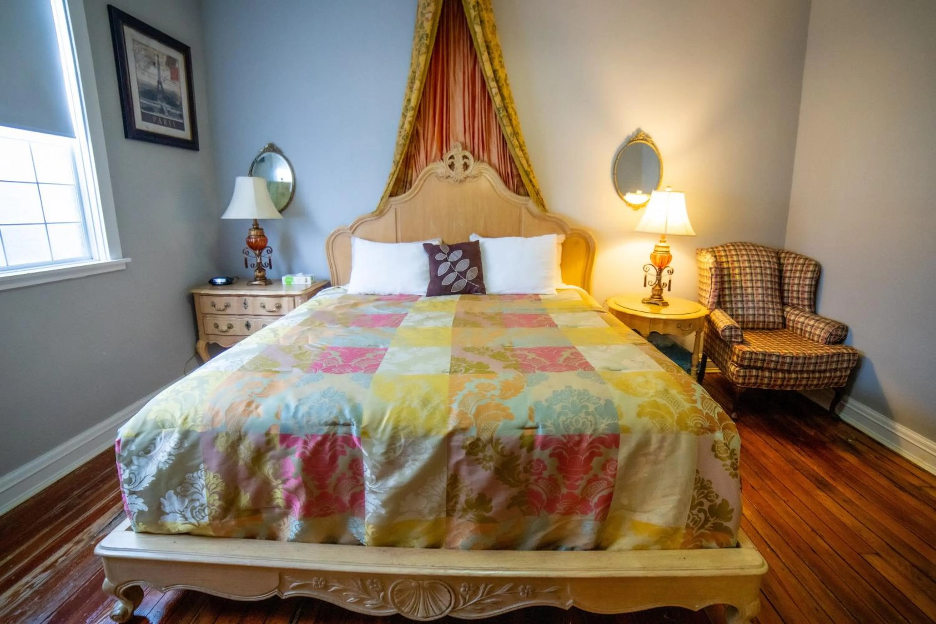 Photo of the whole room, Bed in Oak Tree Hotel