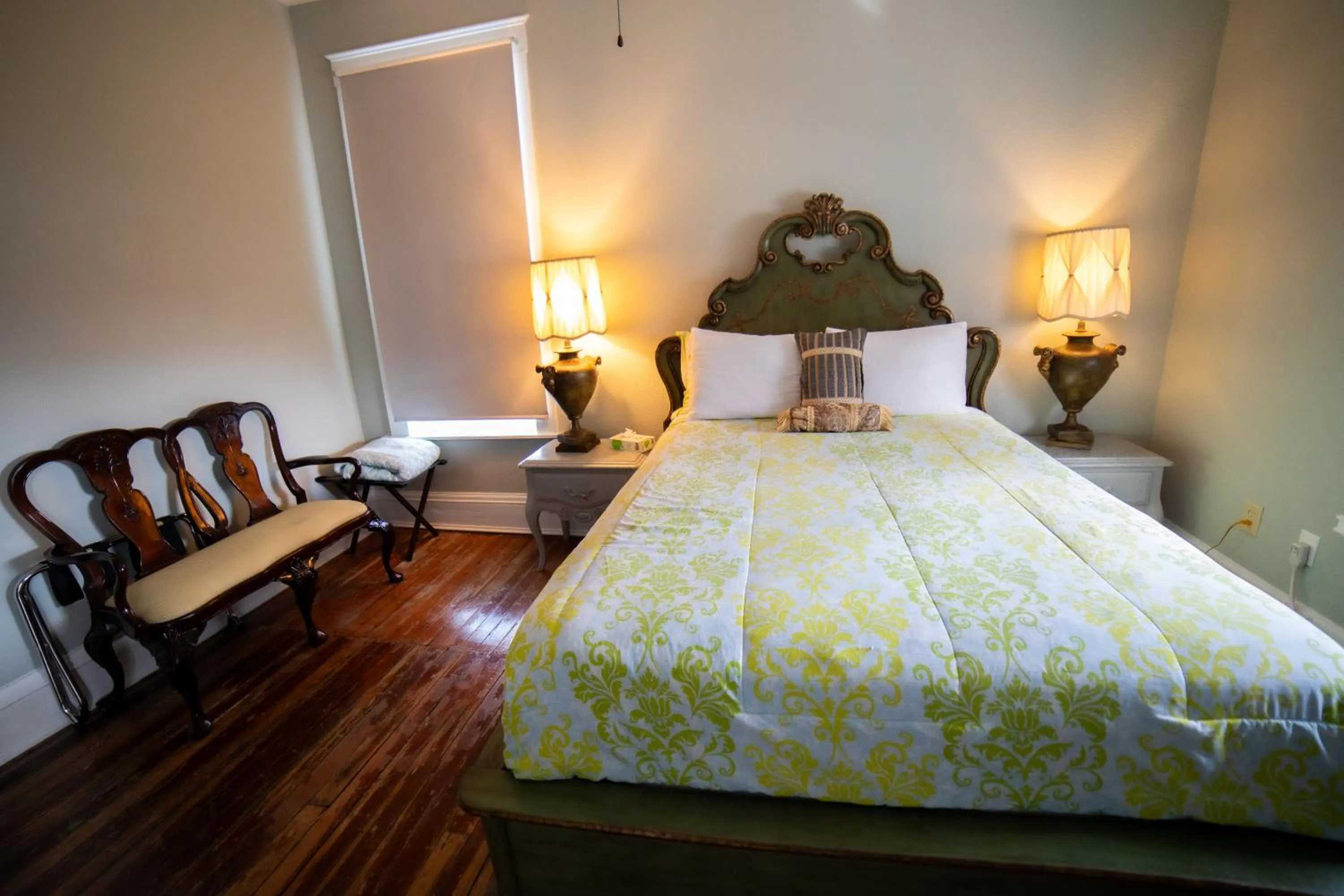 Bed in Oak Tree Hotel